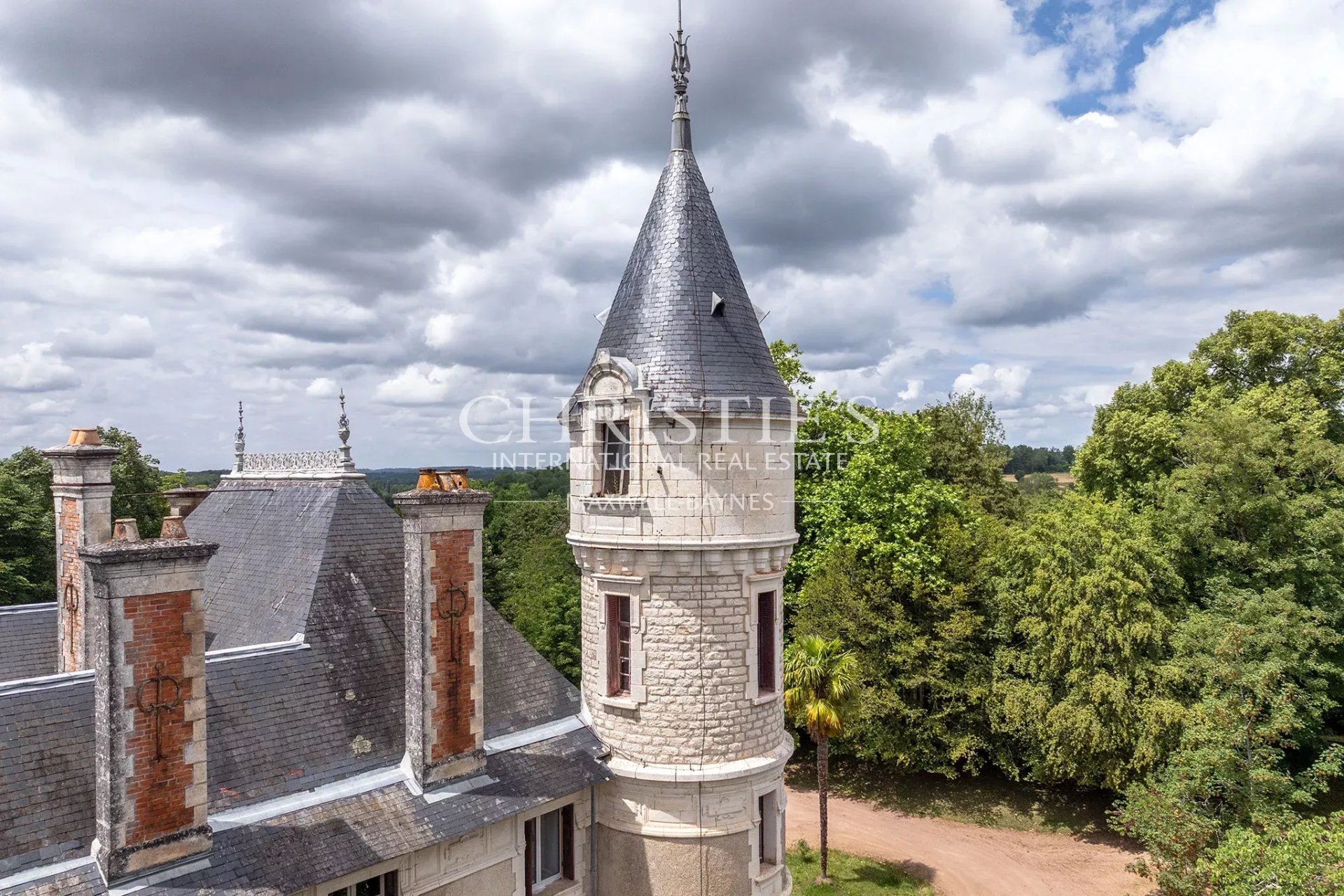 9 Bedroom Chateau's Image 64