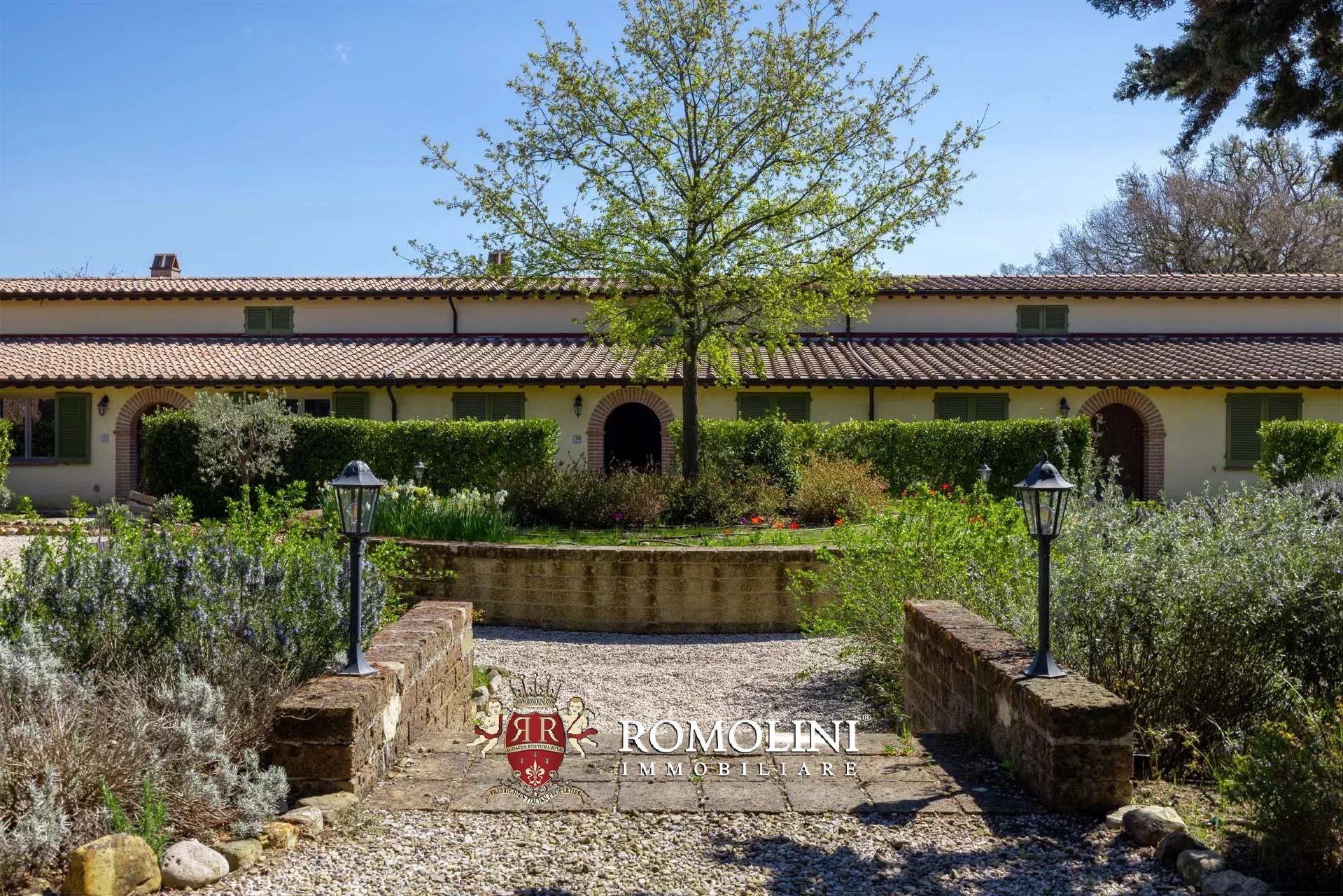 LUXUSANLAGE MIT 19 WOHNUNGEN IN DER TOSKANA, VAL D'ORCIA