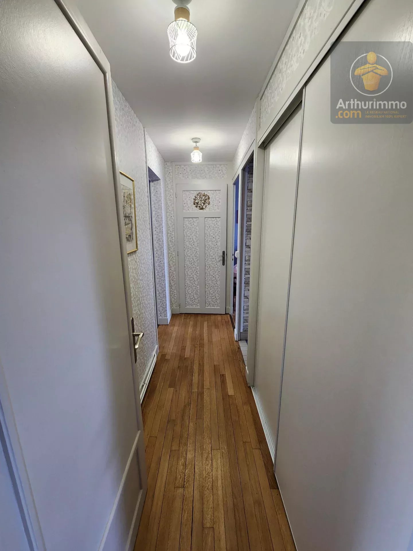 Beaugency Centre – 165 m², 5 chambres, terrasse, véranda, garage et atelier exceptionnel — photo 17