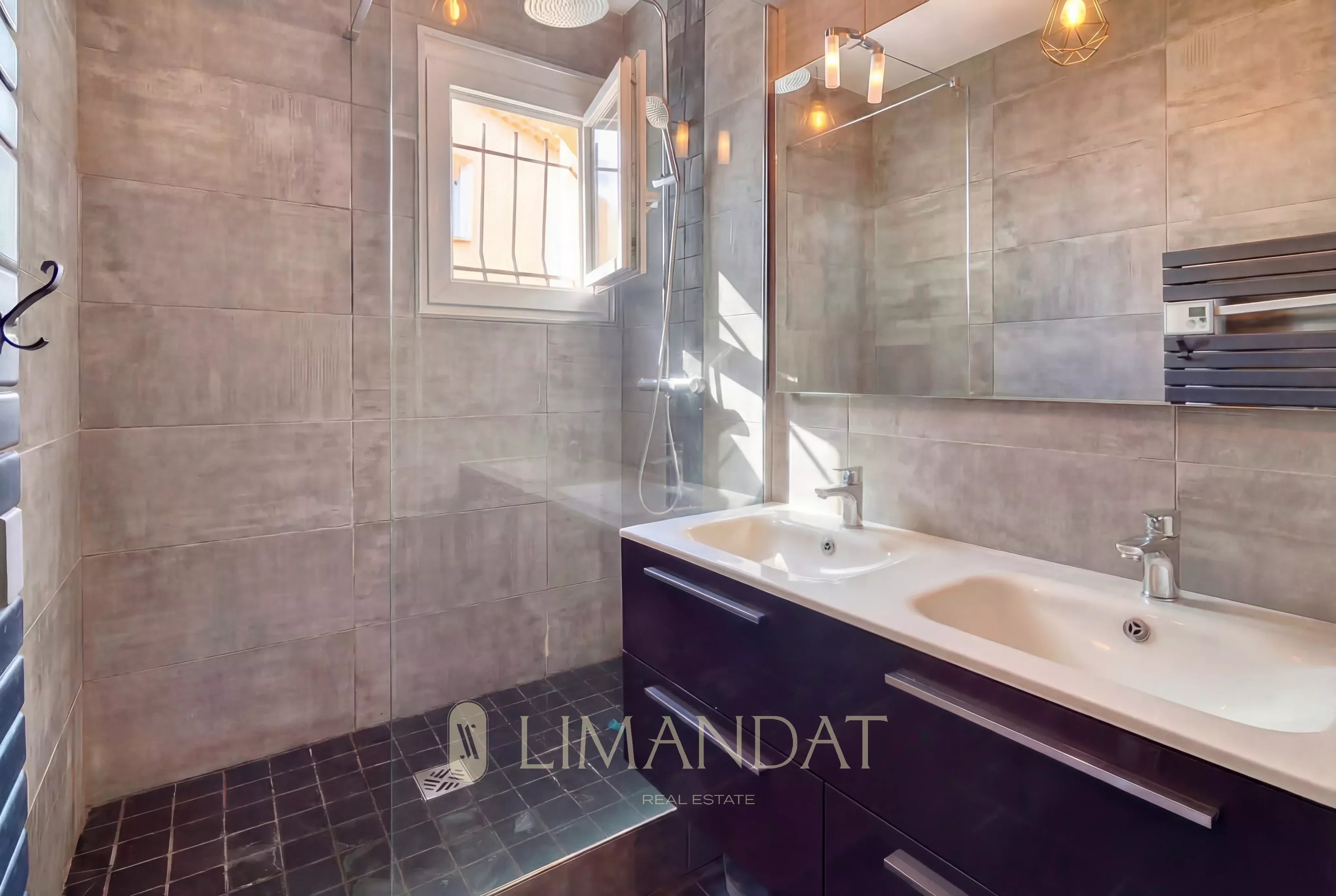 Nice Crémat – Renovated single-story villa with a pool in the hills of Nice