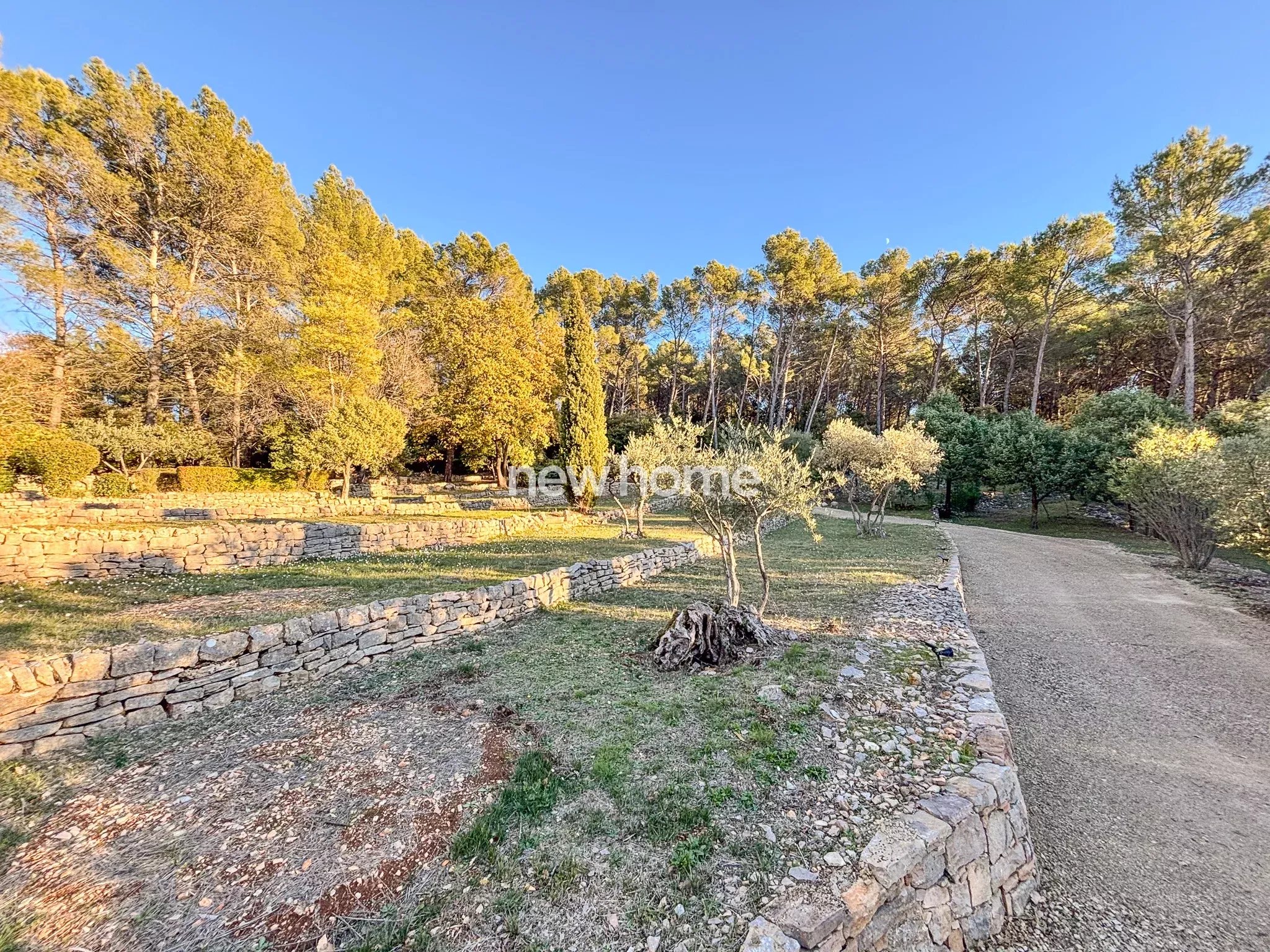 Bastide provençale de 160 m² sur un terrain d'un hectare avec vue dégagée!