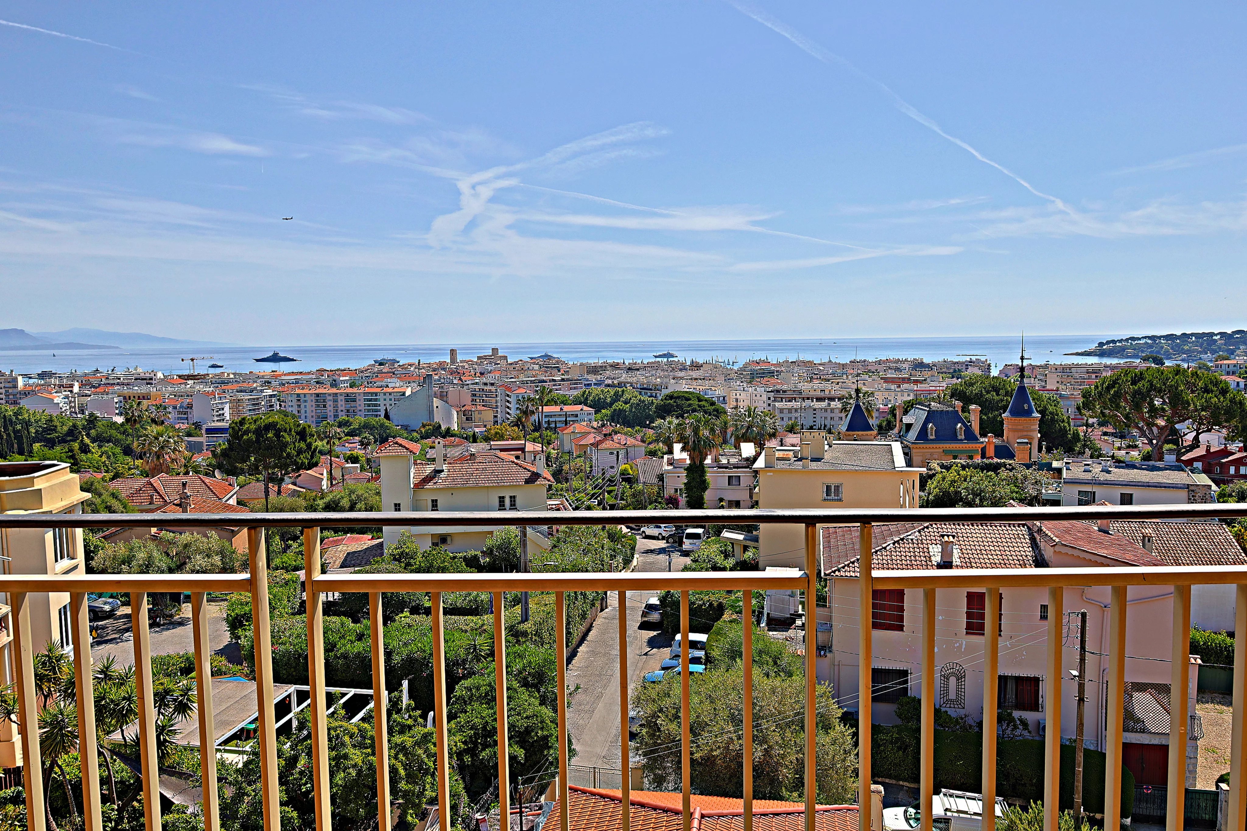 ANTIBES — BADINE | 4 PIÈCES | 136 m² | TERRASSE 40 m² | VUE PANORAMIQUE EXCEPTIONNELLE
