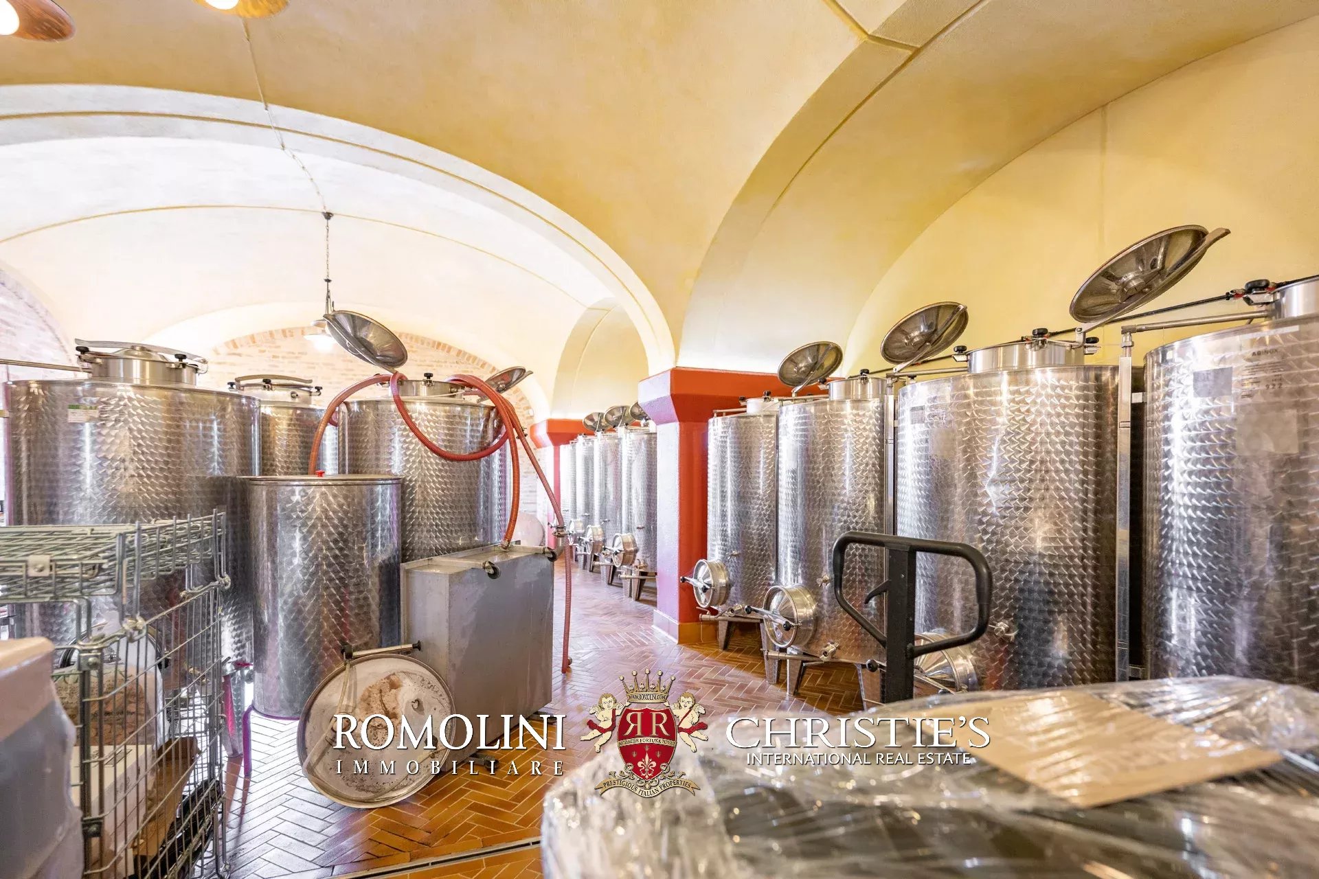 13 Bedroom Vineyard's Image 23