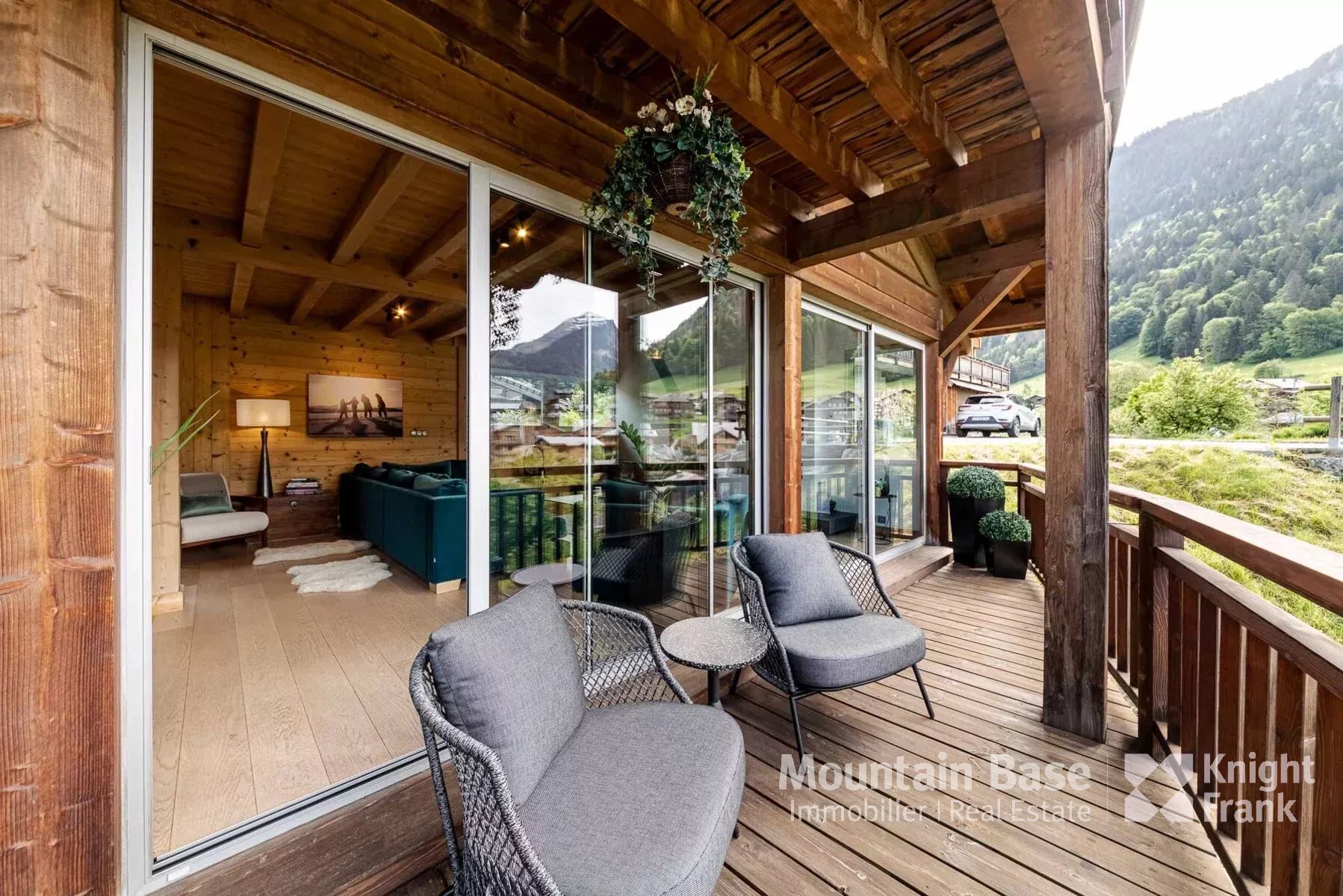 Photo of Stylish 5 bedroom chalet in central Morzine