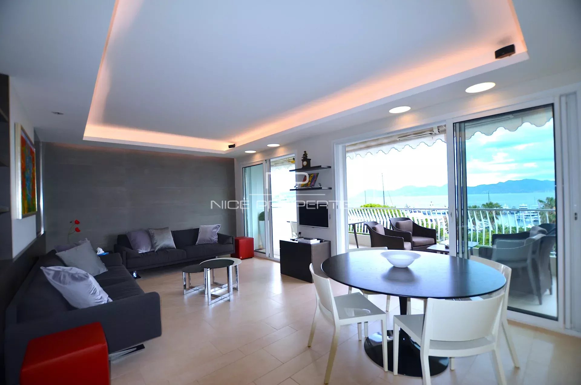 Cannes, 3 pièces avec terrasse et vue mer sur la Croisette