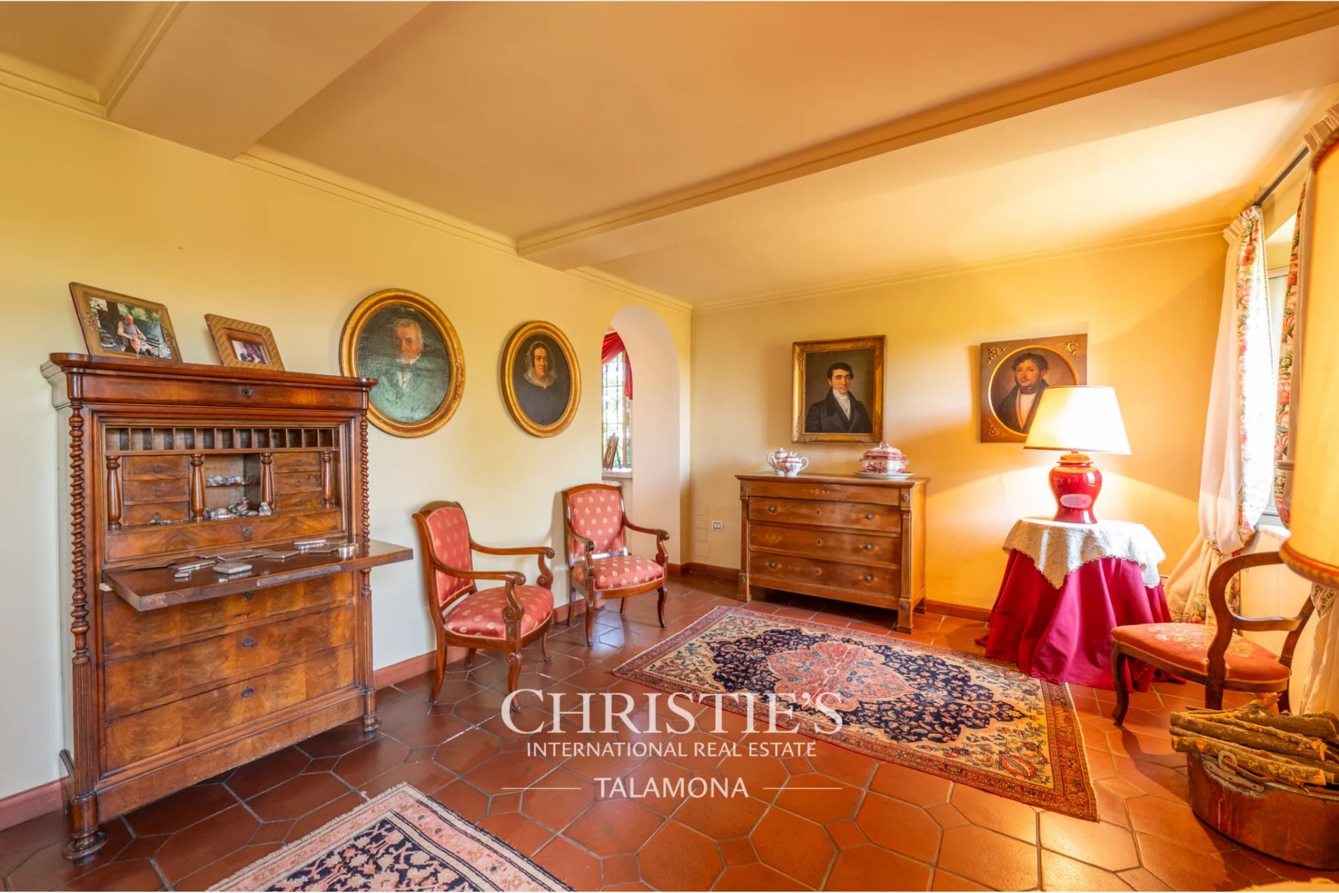 10 Bedroom Villa/Townhouse's Image 43