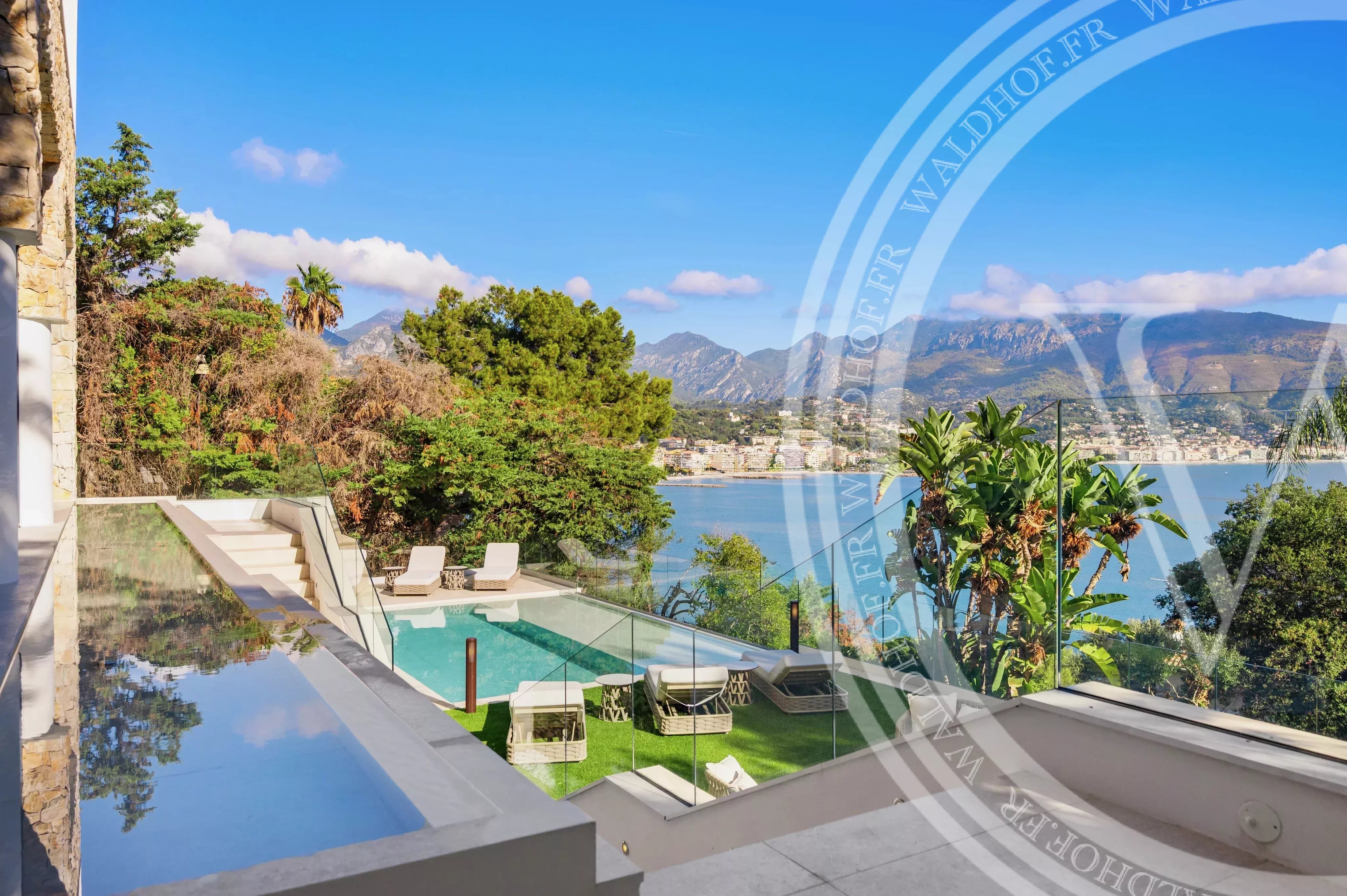Villa clé en main neuve avec vue panoramique sur la mer à Cap Martin