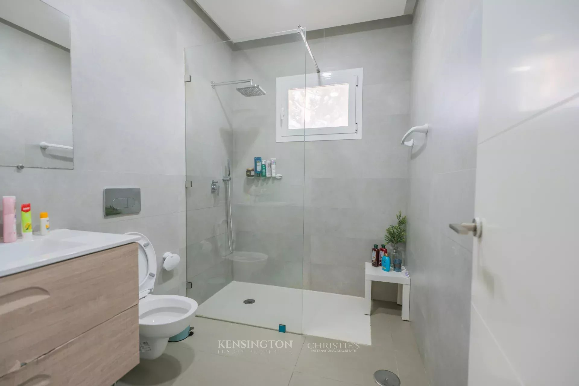 6 Bedroom Villa/Townhouse's Image 20