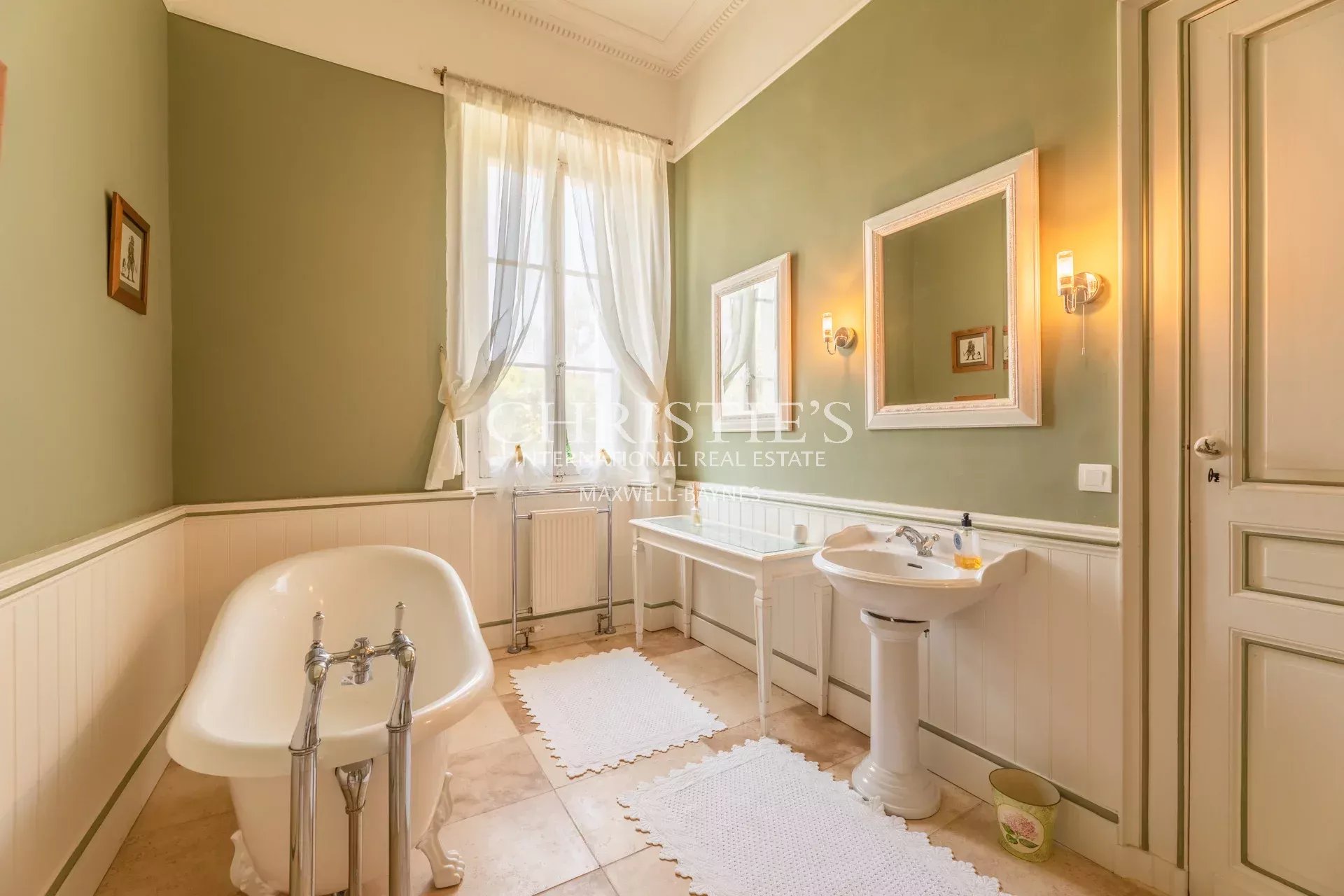 7 Bedroom Chateau's Image 6