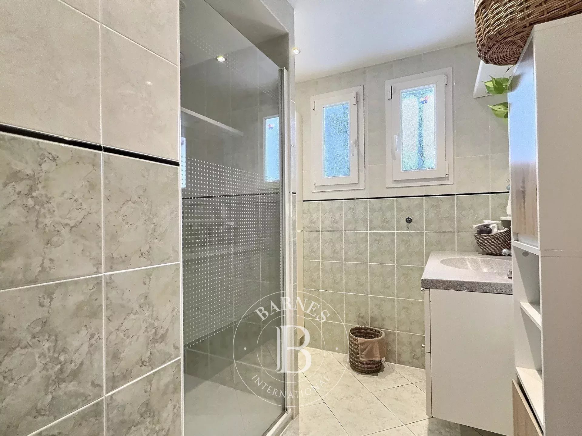 BARNES PAYS-DE-GEX - DIVONNE-LES-BAINS - RENOVATED VILLA + APARTMENT - picture 16