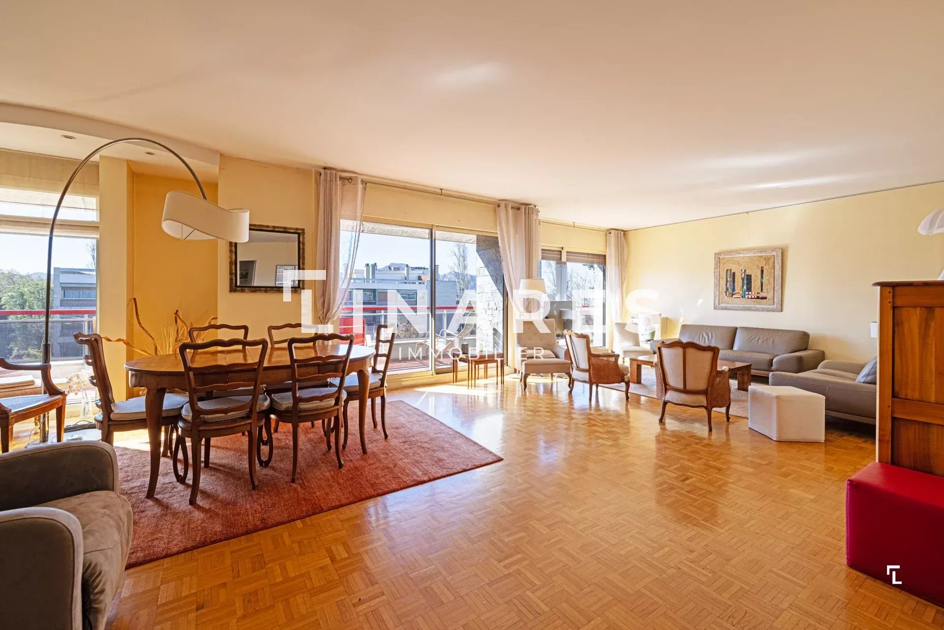 L'ECRIN VERDOYANT - Appartement T5 de 150 m2 - Terrasse de 16 m2 - Balcon - Cave - Garage - 13008