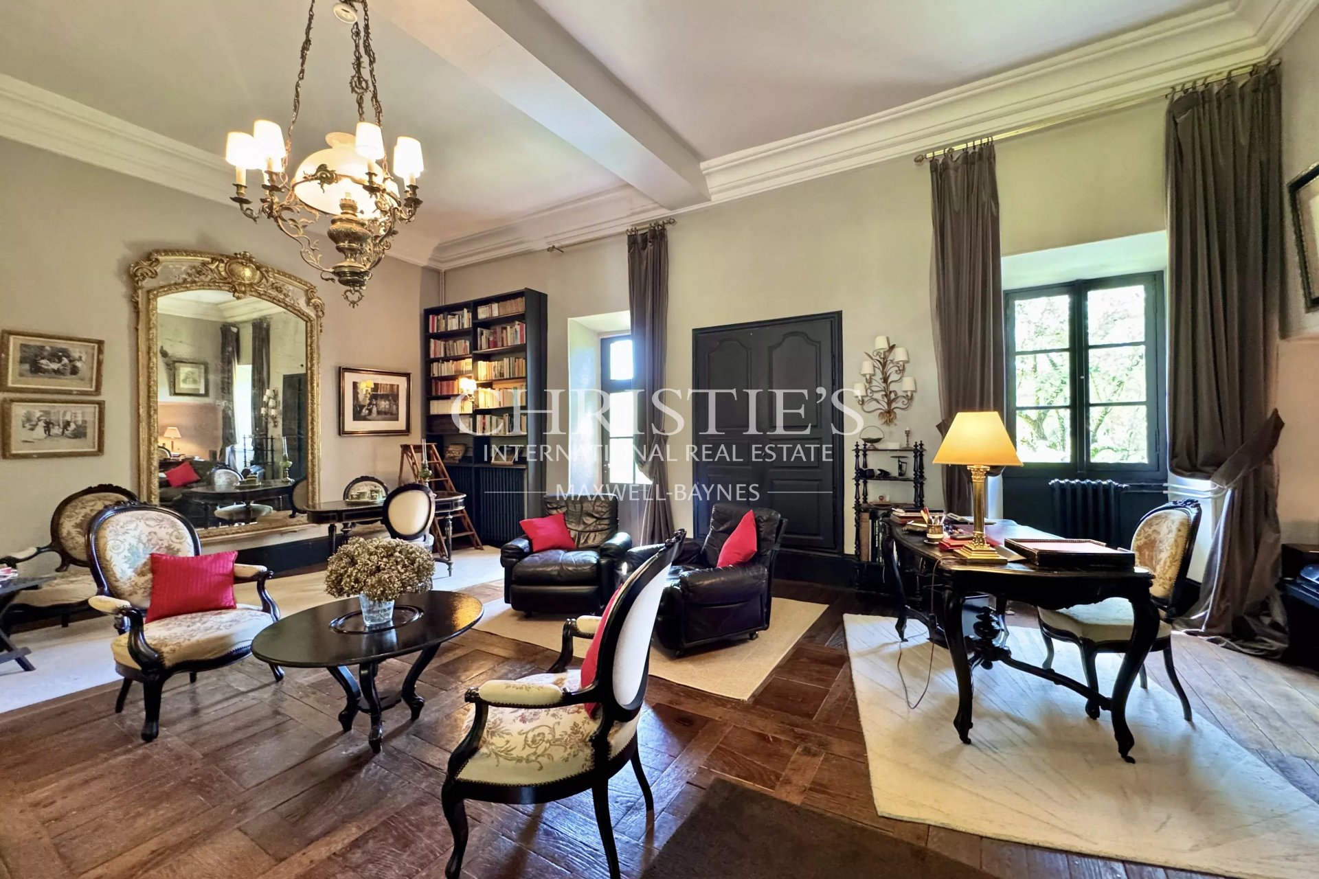 6 Bedroom Villa/Townhouse's Image 16
