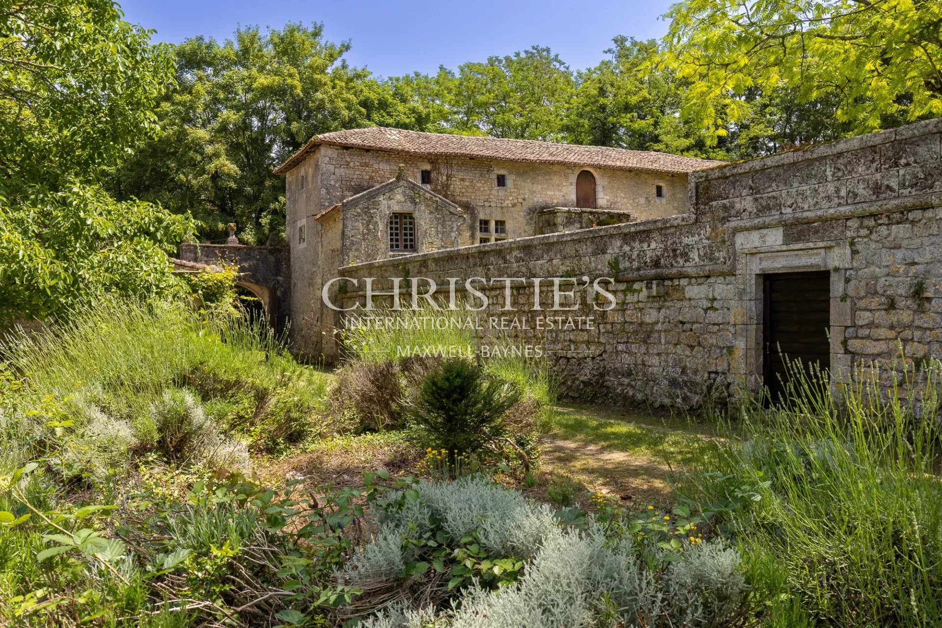 9 Bedroom Chateau's Image 31