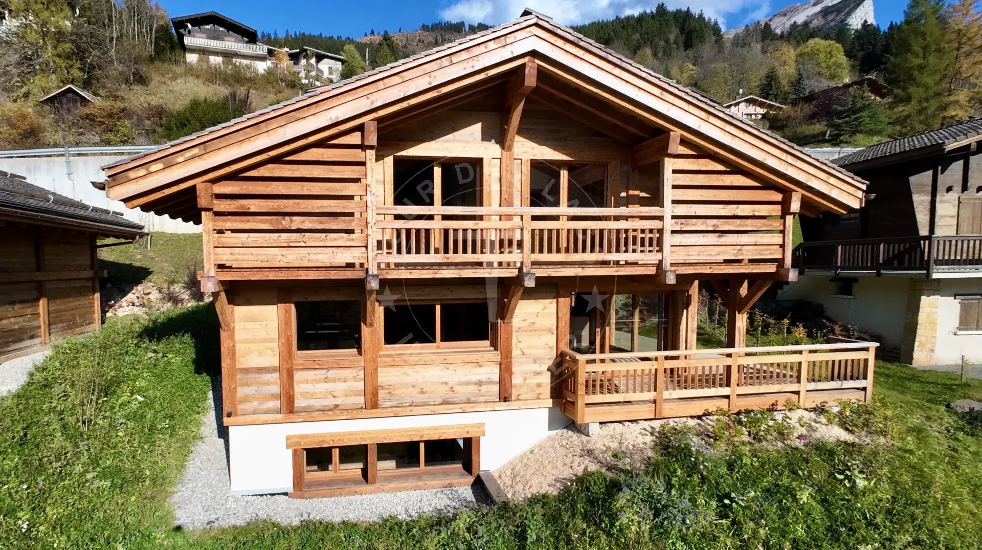 Chalet de 262 m2 habitables à 2 pas des pistes de ski.