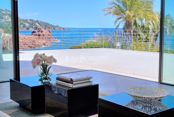 Waterfront Family Estate in Théoule-sur-Mer | Luxury Seafront Villa — photo 4