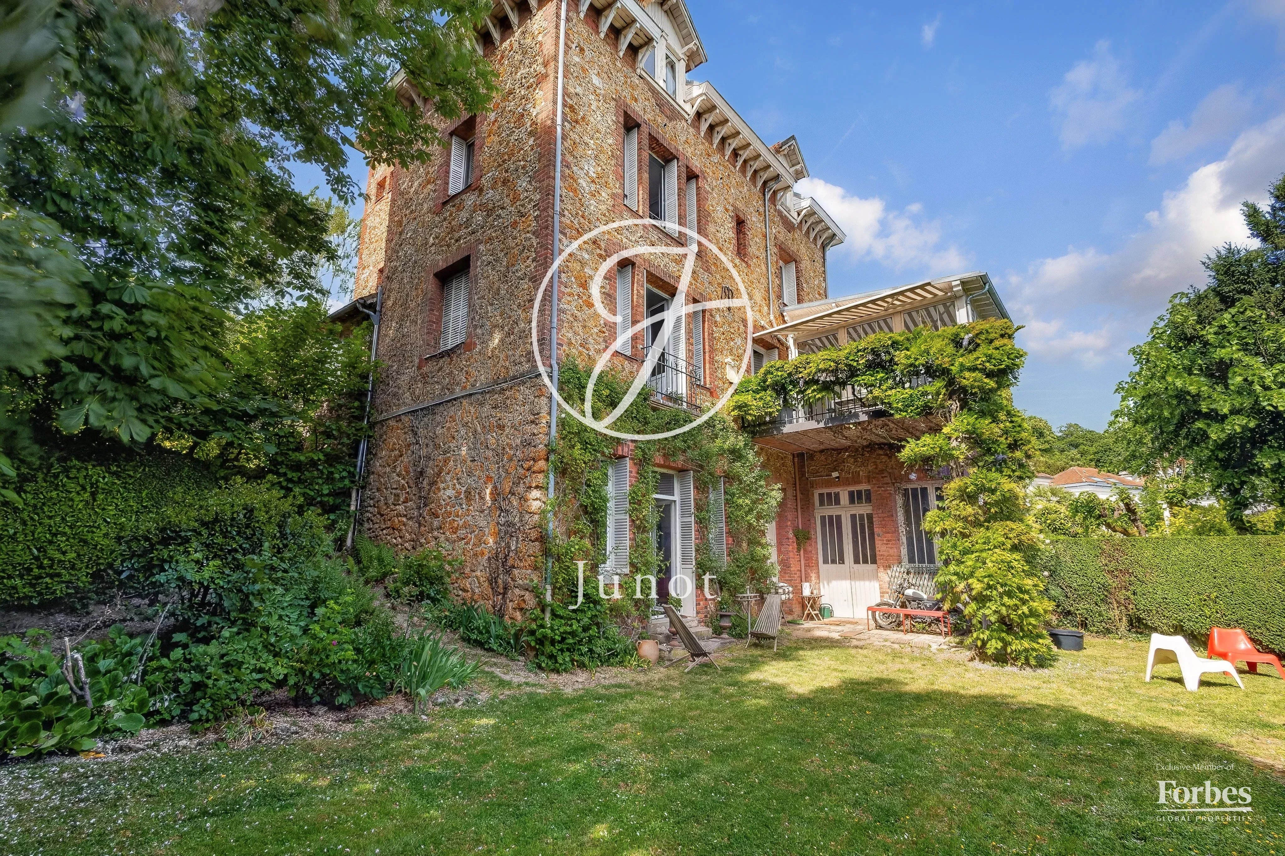 Ville d'Avray - CENTRE - Maison 6 chambres 350 m² - Terrain de 1 585 m²