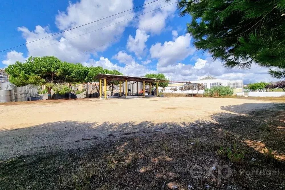 Unique Opportunity Land for Construction Residential, Commercial Services, Hotel in the Center of Arruda dos Vinhos ARU