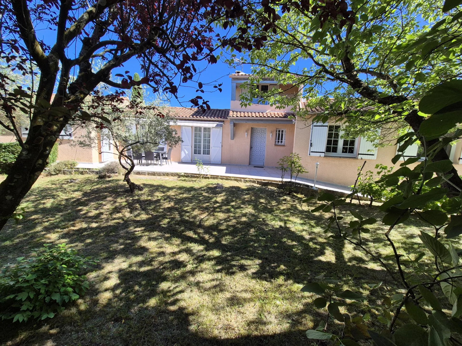 Maison 145 m2 Hab. Terrain 115 m2 Piscine