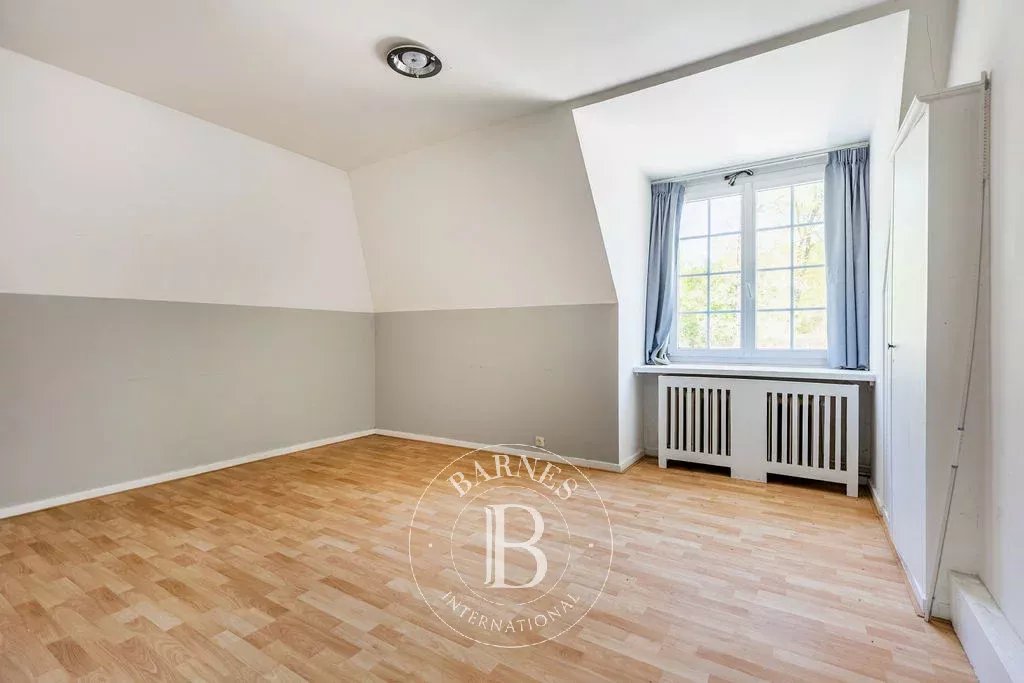 Belle villa Lipszyc avec potentiel dans domaine privé de 7ha
