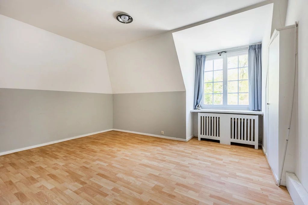 Prachtige Lipszyc villa met potentieel in privédomein of 7 ha