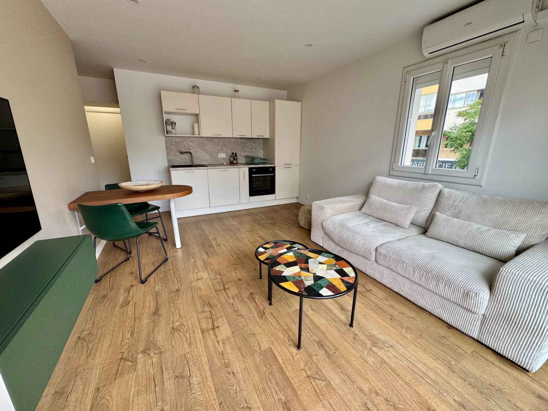 Le Cannet Carnot sale 3 rooms with large terrace