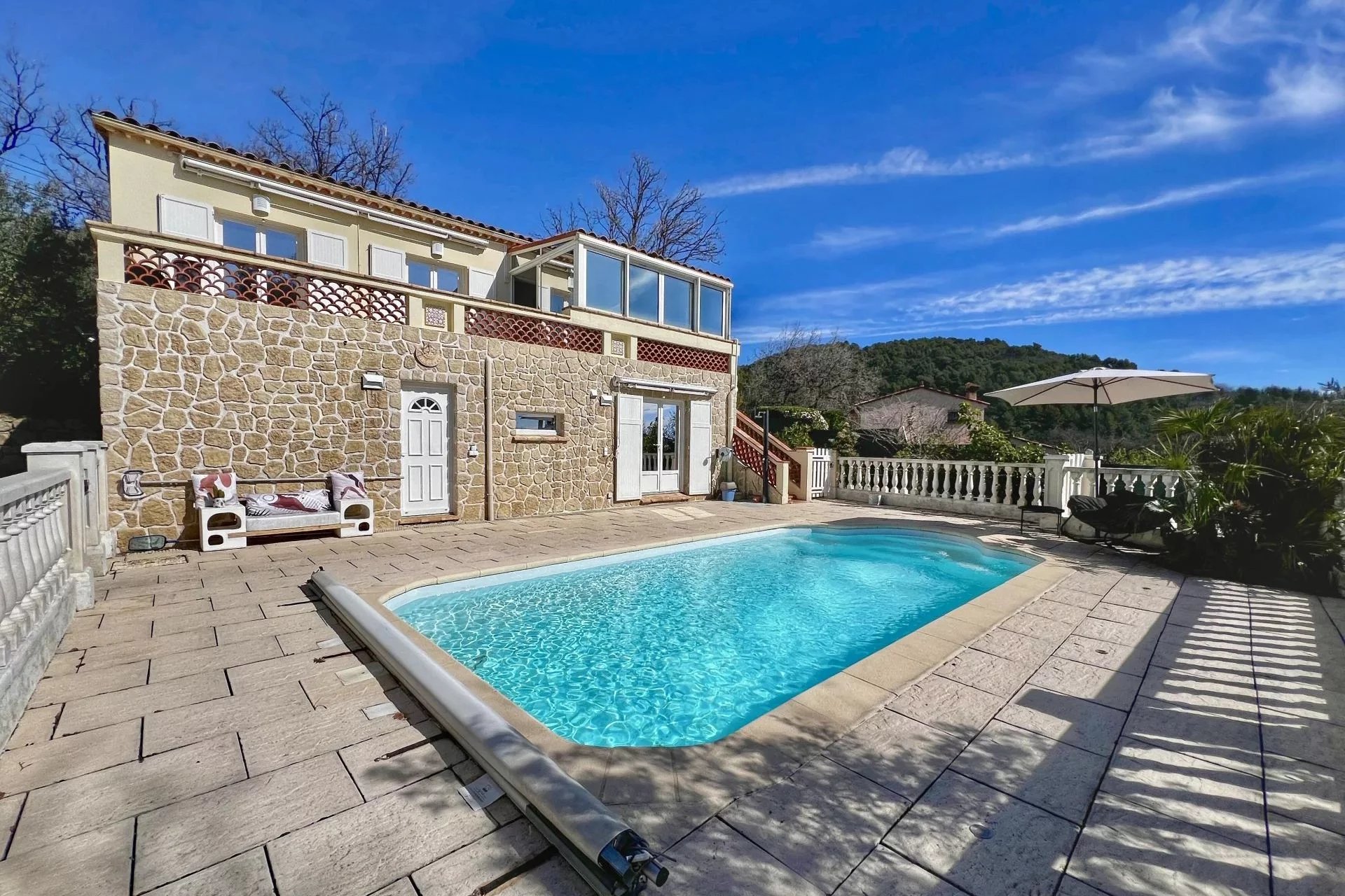 Renovated villa with studio, close to the village - Seillans