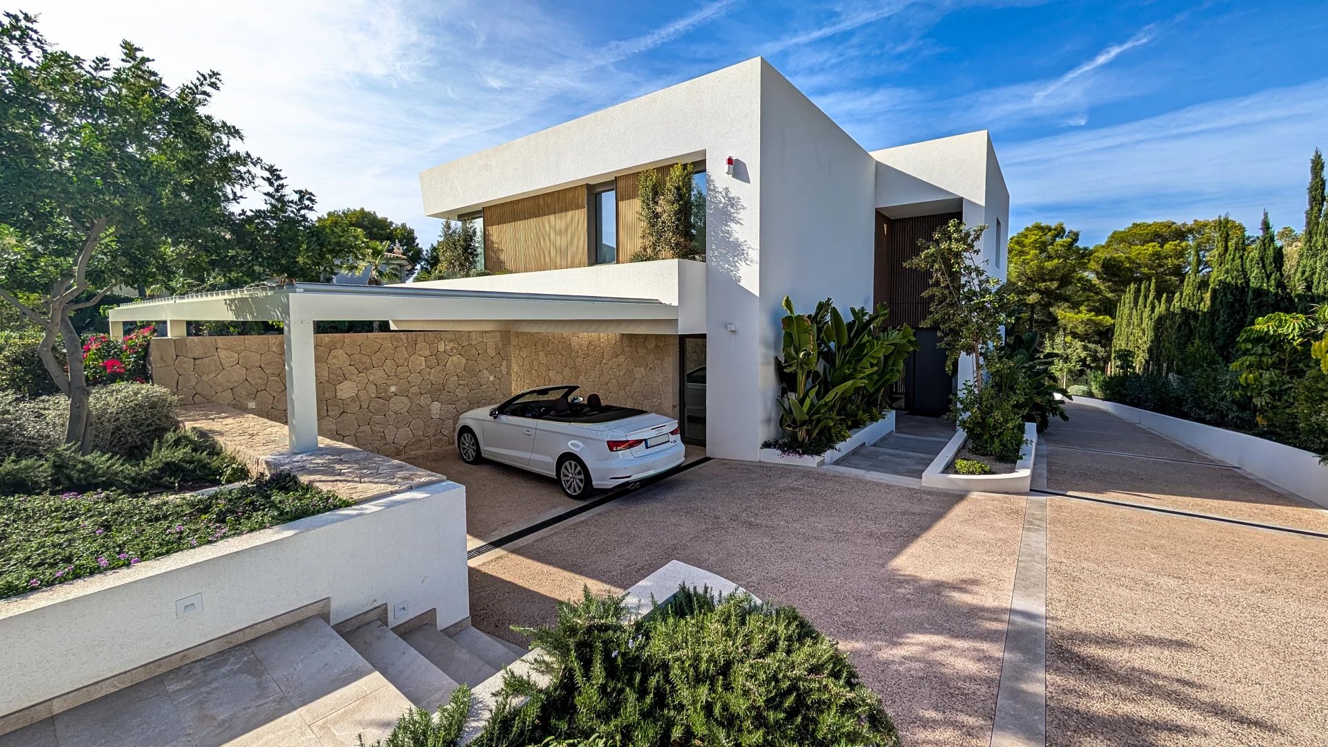 Luxury villa in a very quiet residential area