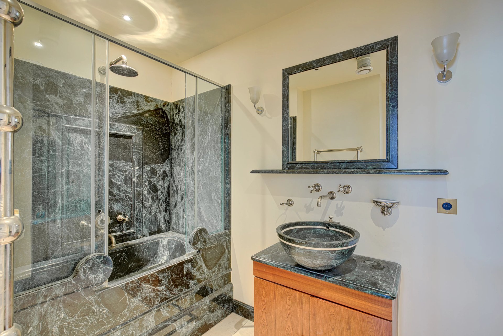 2 Bedroom Apartment/Flat's Image 8
