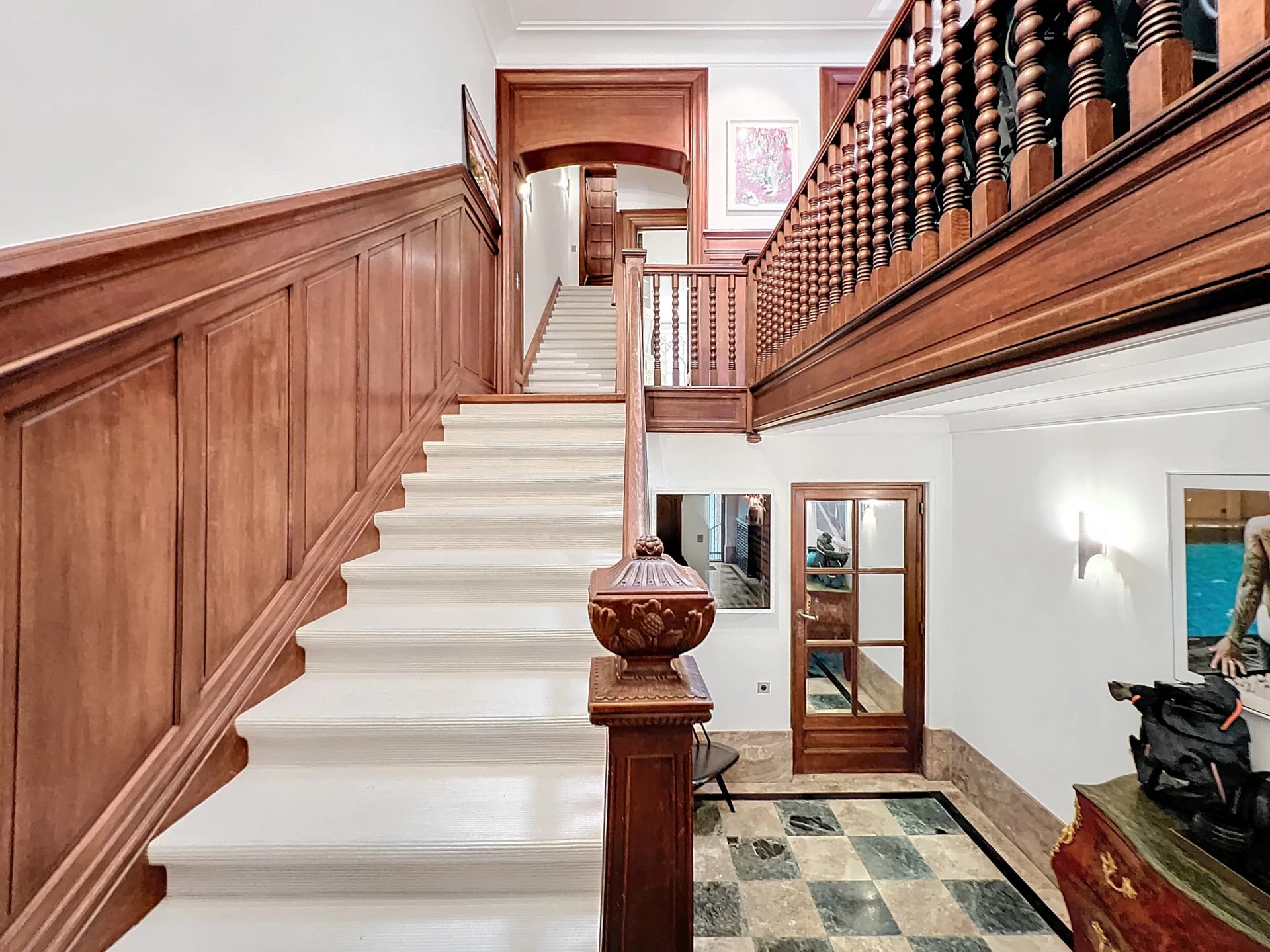 Square Vergote - Mooi geklasseerd huis met tuin en garage