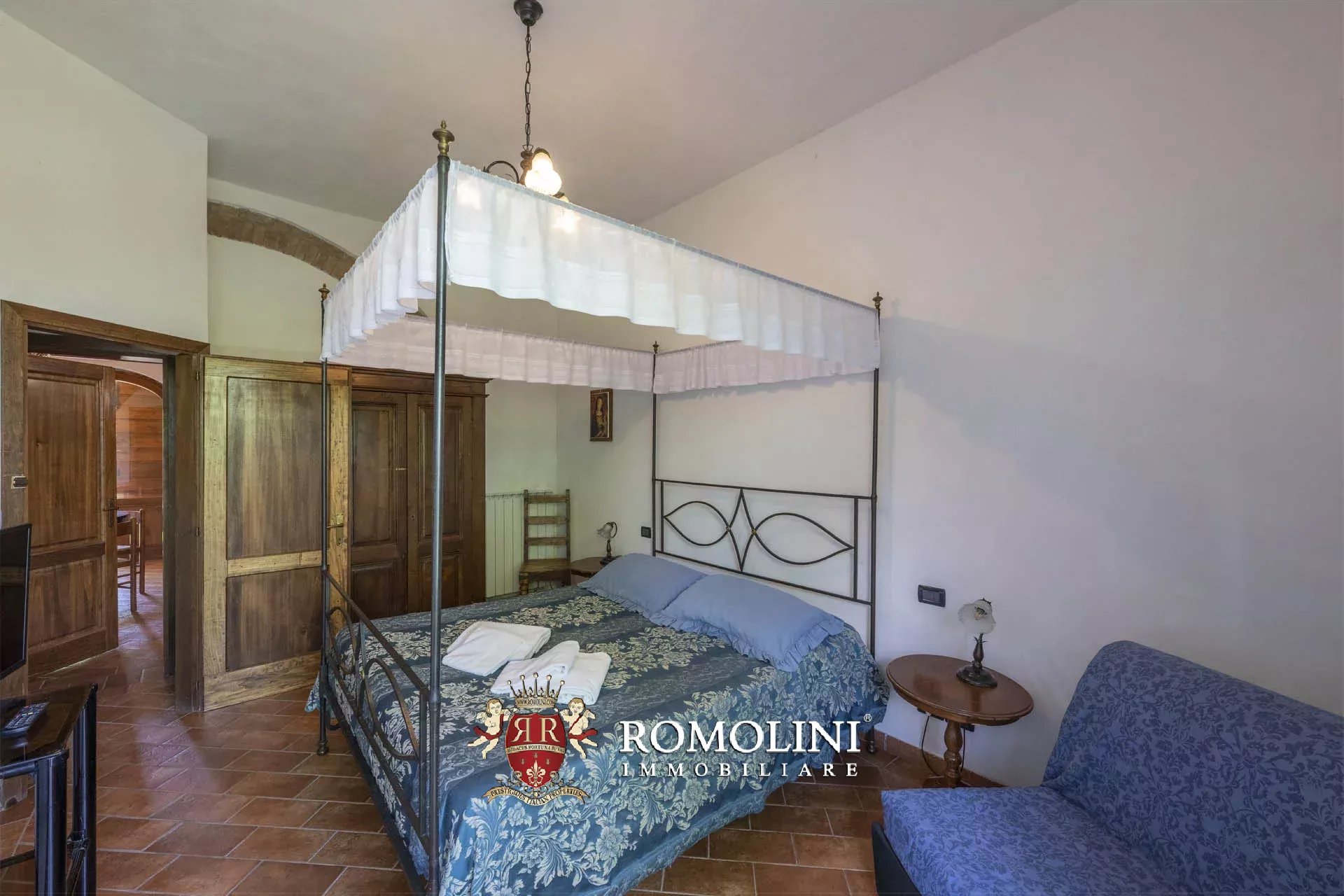 34 Bedroom Vineyard's Image 88