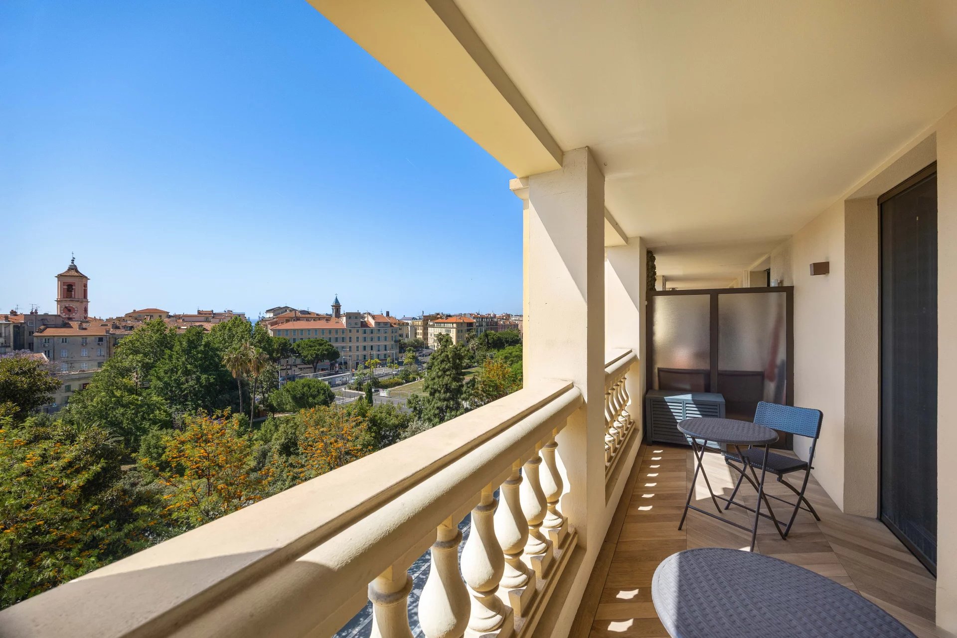 SUPERBE APPARTEMENT AVEC VUE PANORAMIQUE AU COEUR DE LA VILLE