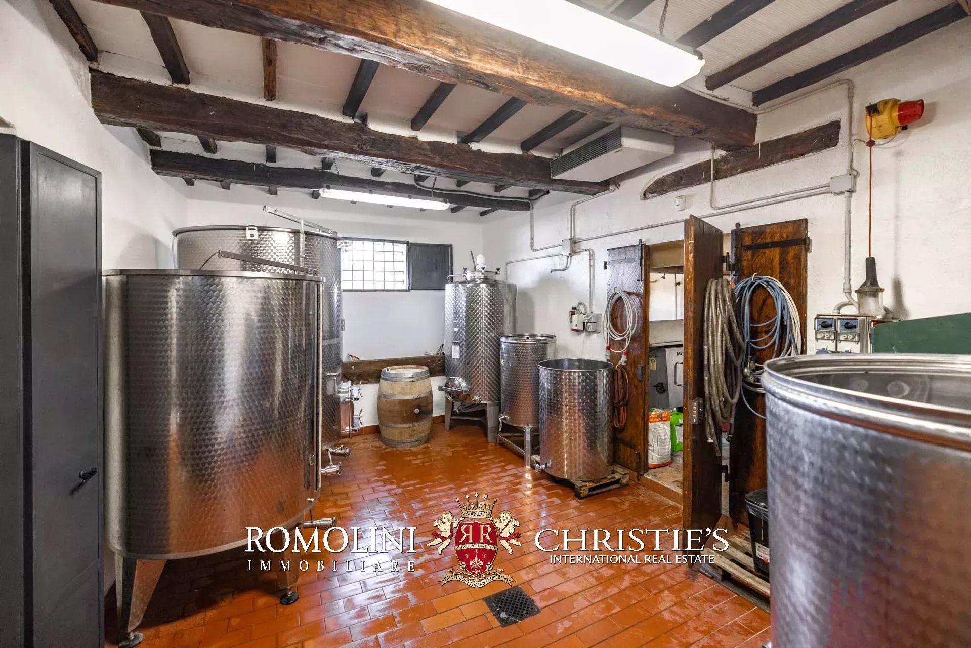 5 Bedroom Vineyard's Image 70