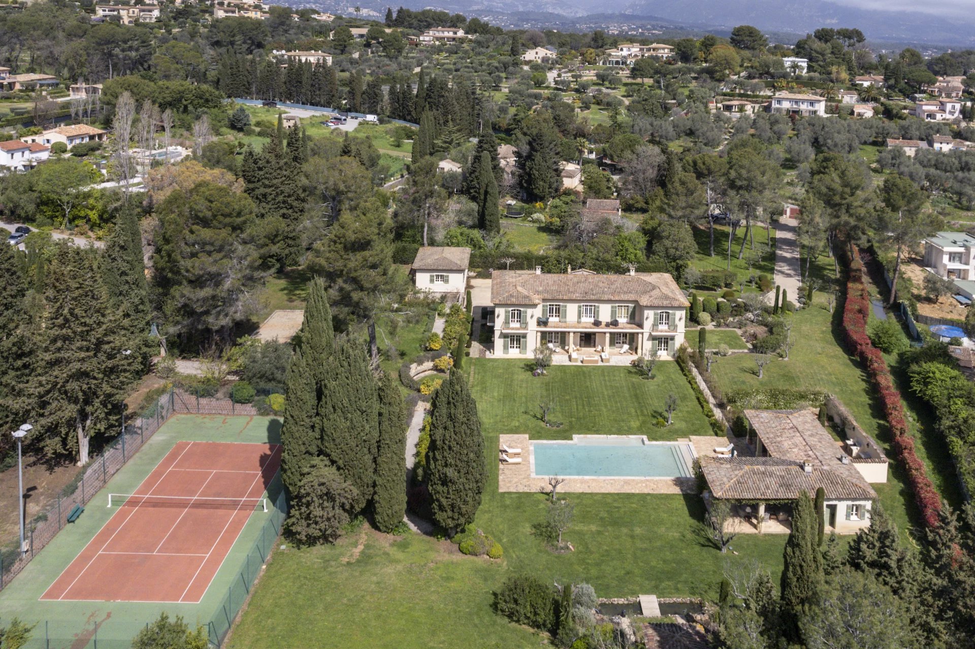 Qlistings - 9 Bedrooms - Villa - Alpes-Maritimes - For Sale - 10074 Property Image