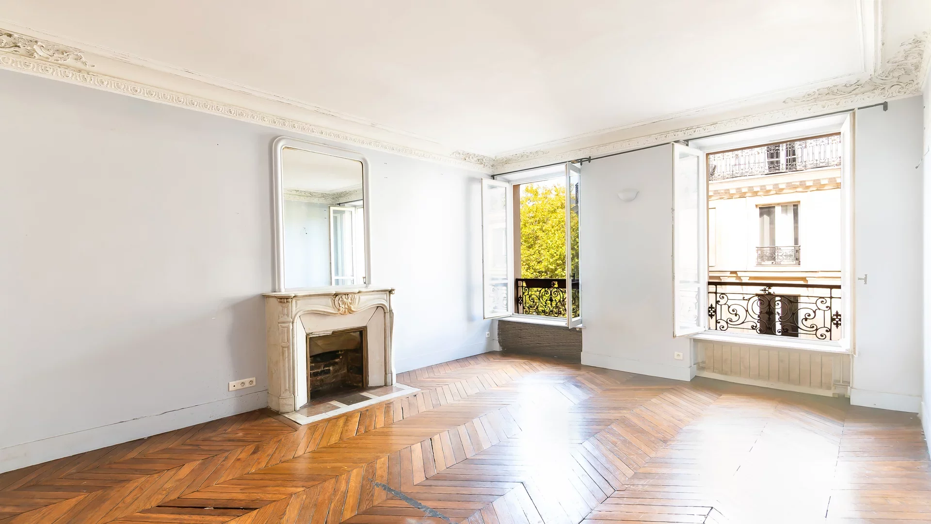 Paris 9e - RUE DES MARTYRS / PLACE LINO VENTURA