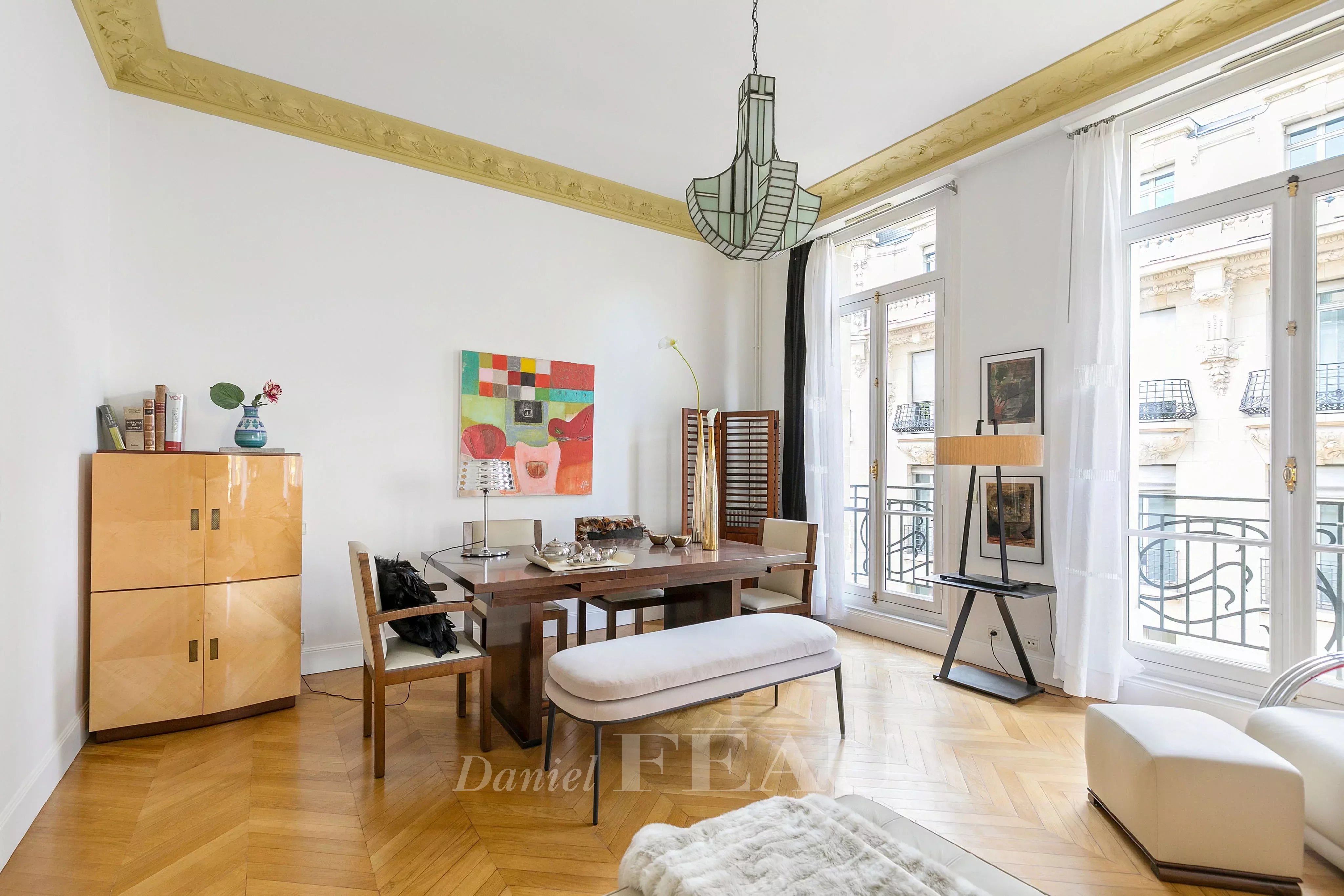 Dining room, herringbone parquet flooring, mouldings, high ceiling
