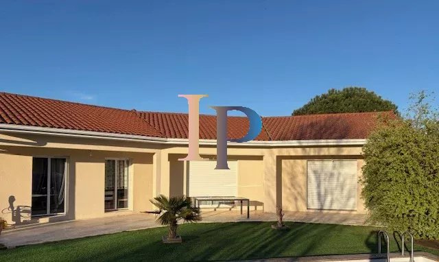 VILLA CONTEMPORAINE AVEC LOGEMENT INDEPENDANT