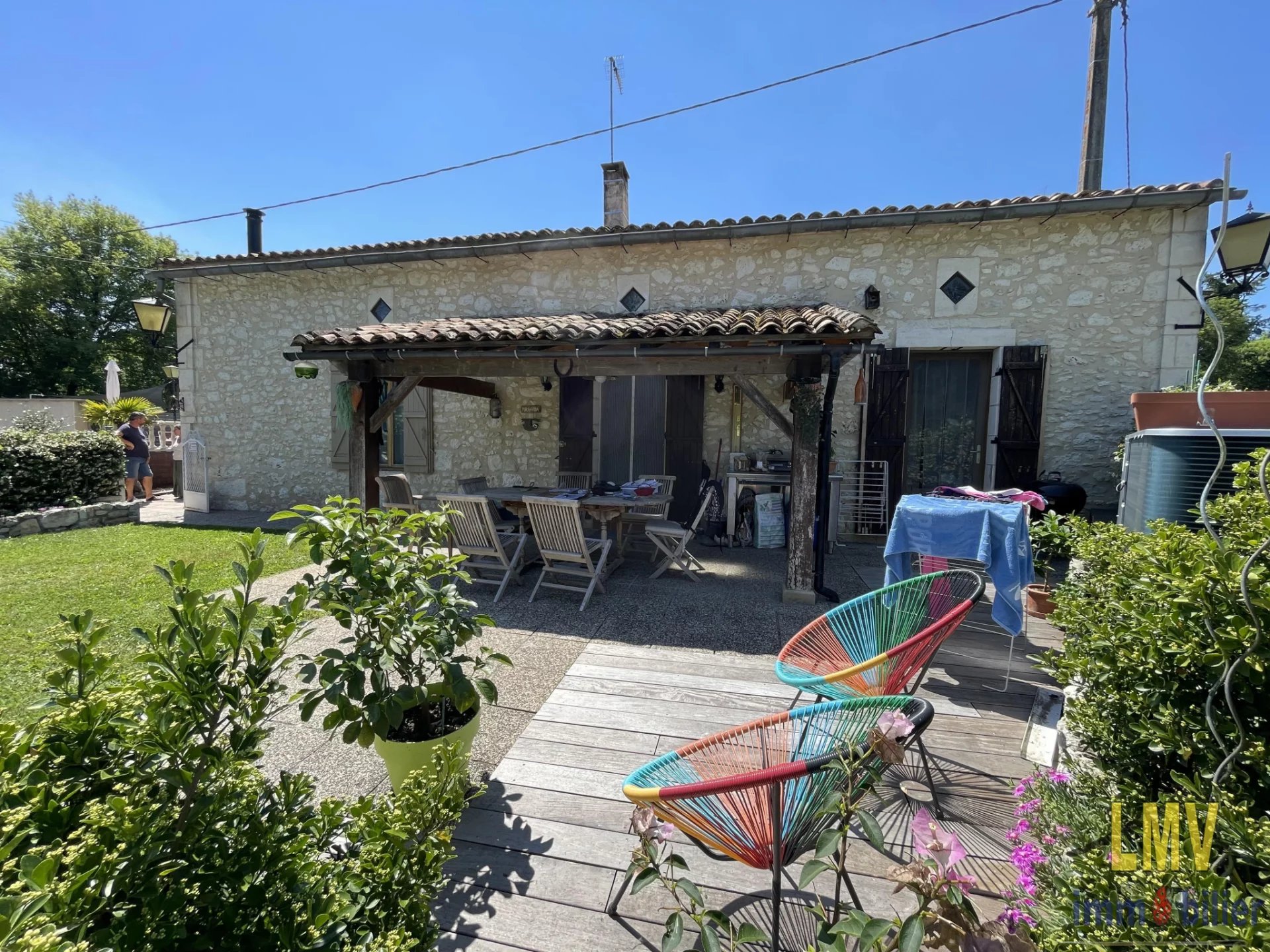 Superbe ensemble immobilier en pierre entièrement rénové ent