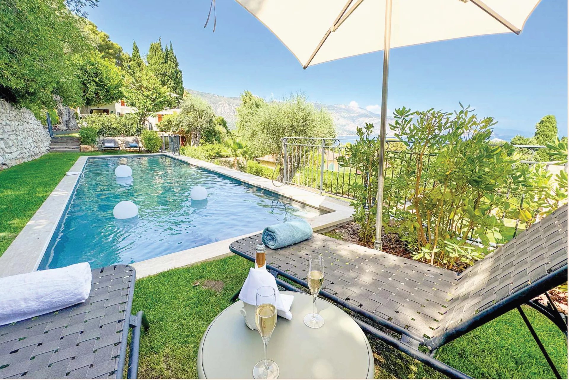 Villa Aurora - Renovated sea-view villa with heated pool