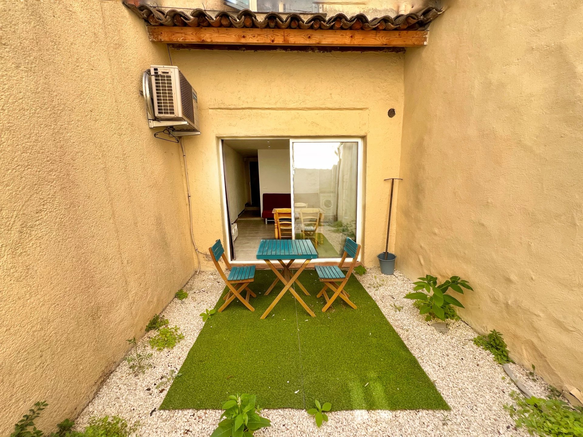 DRAGUIGNAN - STUDIO - 27m2 - TERRASSE