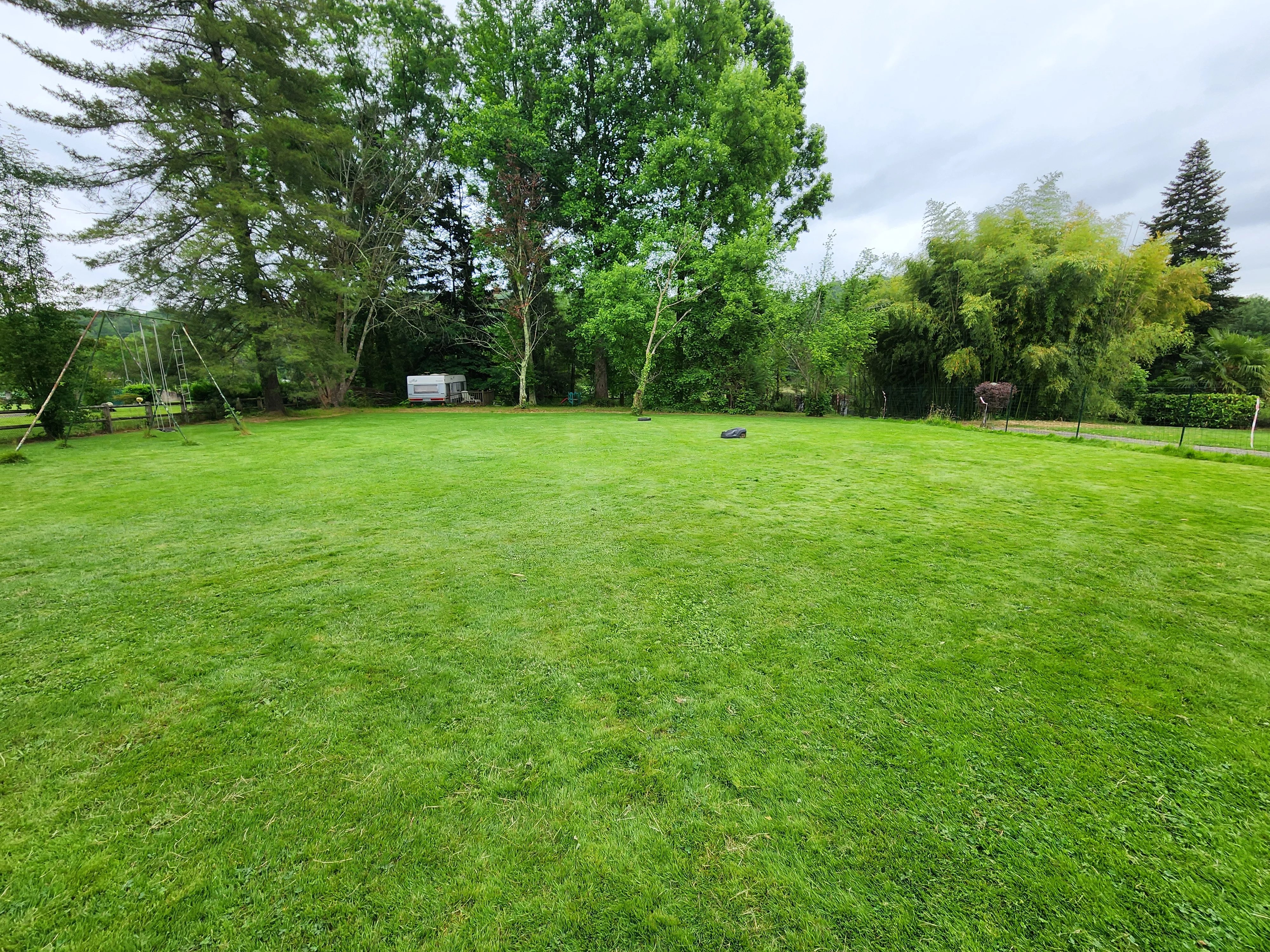 GAN, A VENDRE Terrain plat de 1610 m²