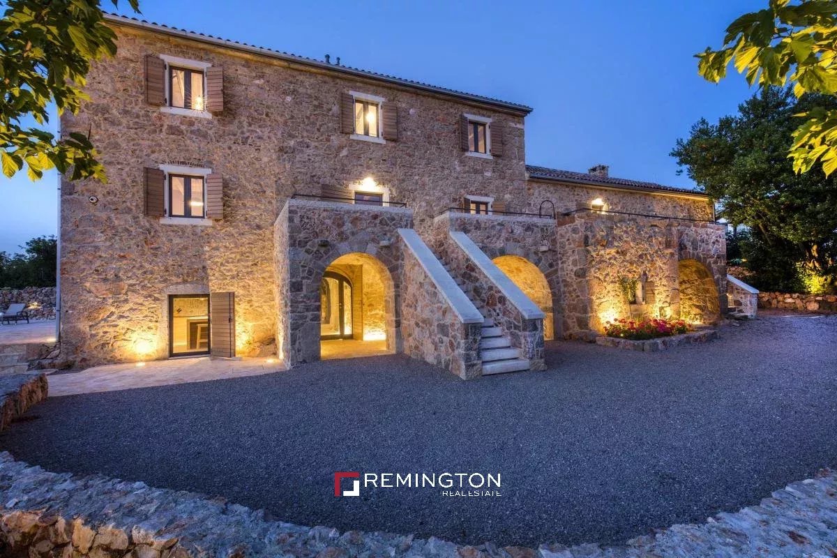 5 Bedroom Villa/Townhouse's Image 31