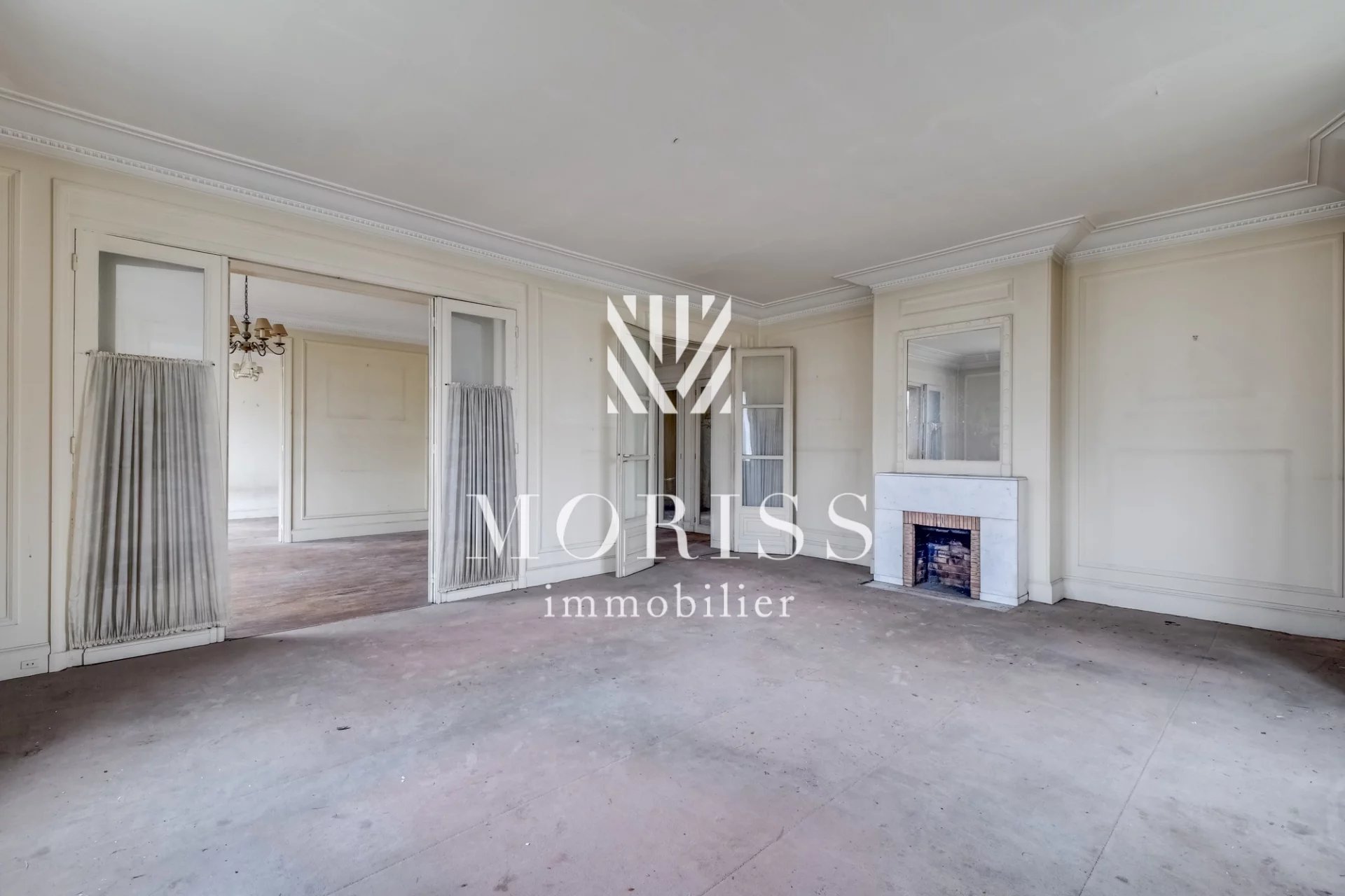 Neuilly-sur-Seine Appartement de 5 pièces de 179 m2 + 7 m2 de ch - Image Array