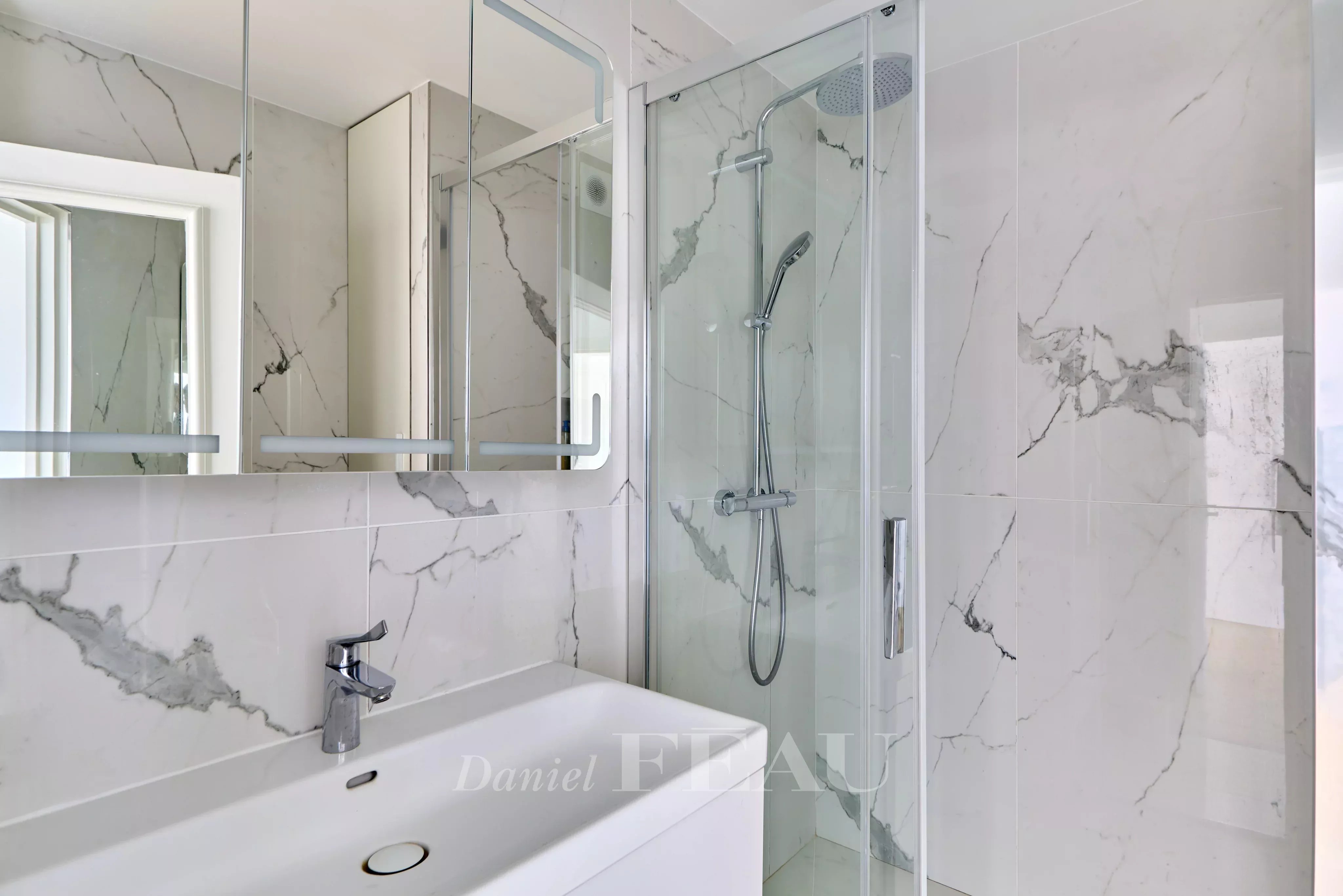 Sale Apartment Paris 15th