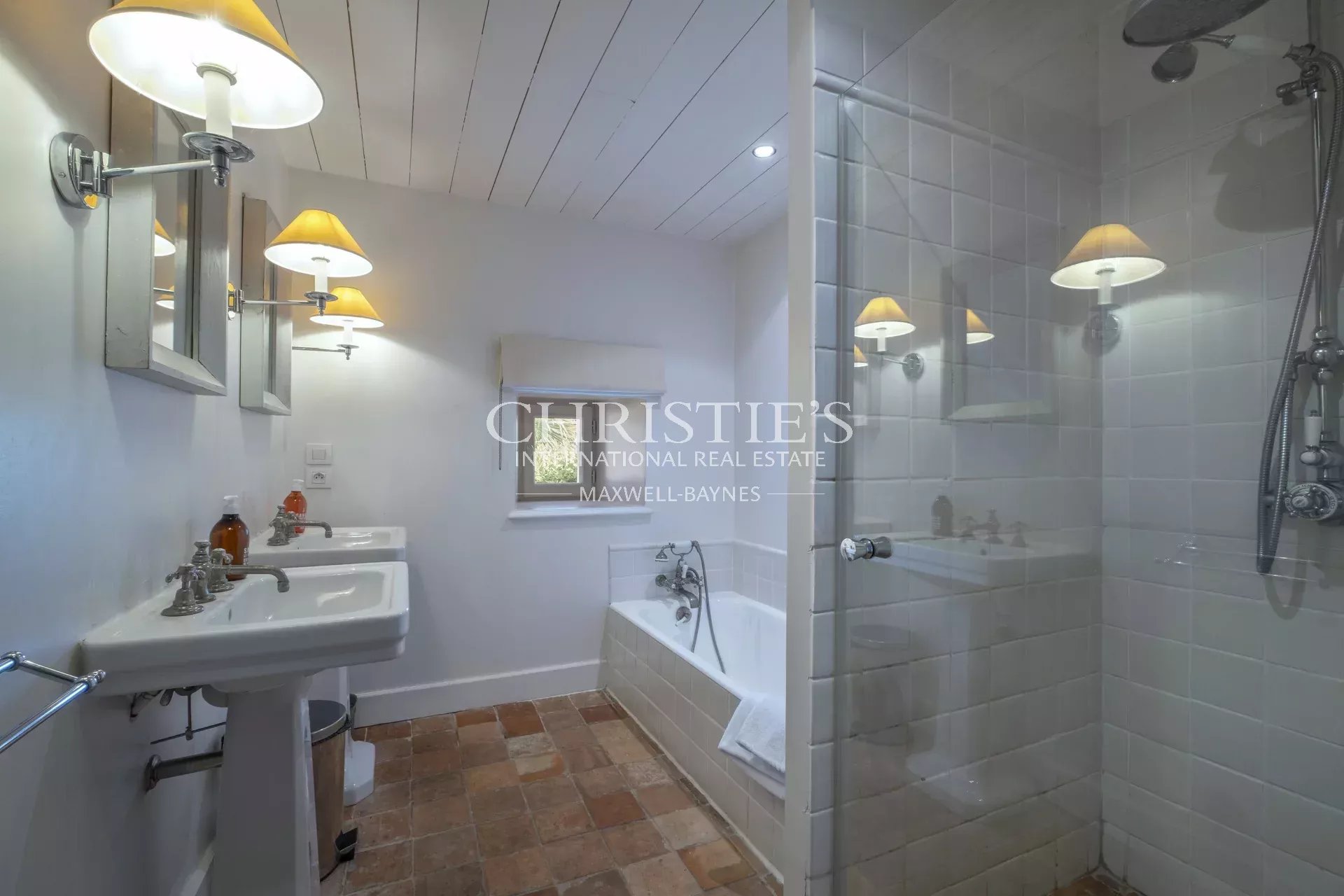 10 Bedroom Villa/Townhouse's Image 23