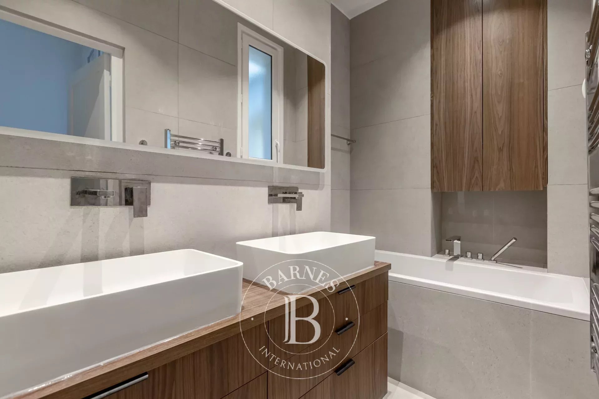 ARC DE TRIOMPHE - 2 BEDROOMS - 5TH FLOOR - IMMACULATE CONDITION - picture 19