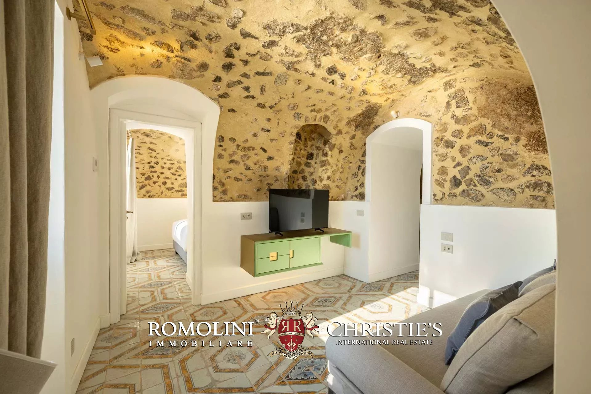 8 Bedroom Villa/Townhouse's Image 109