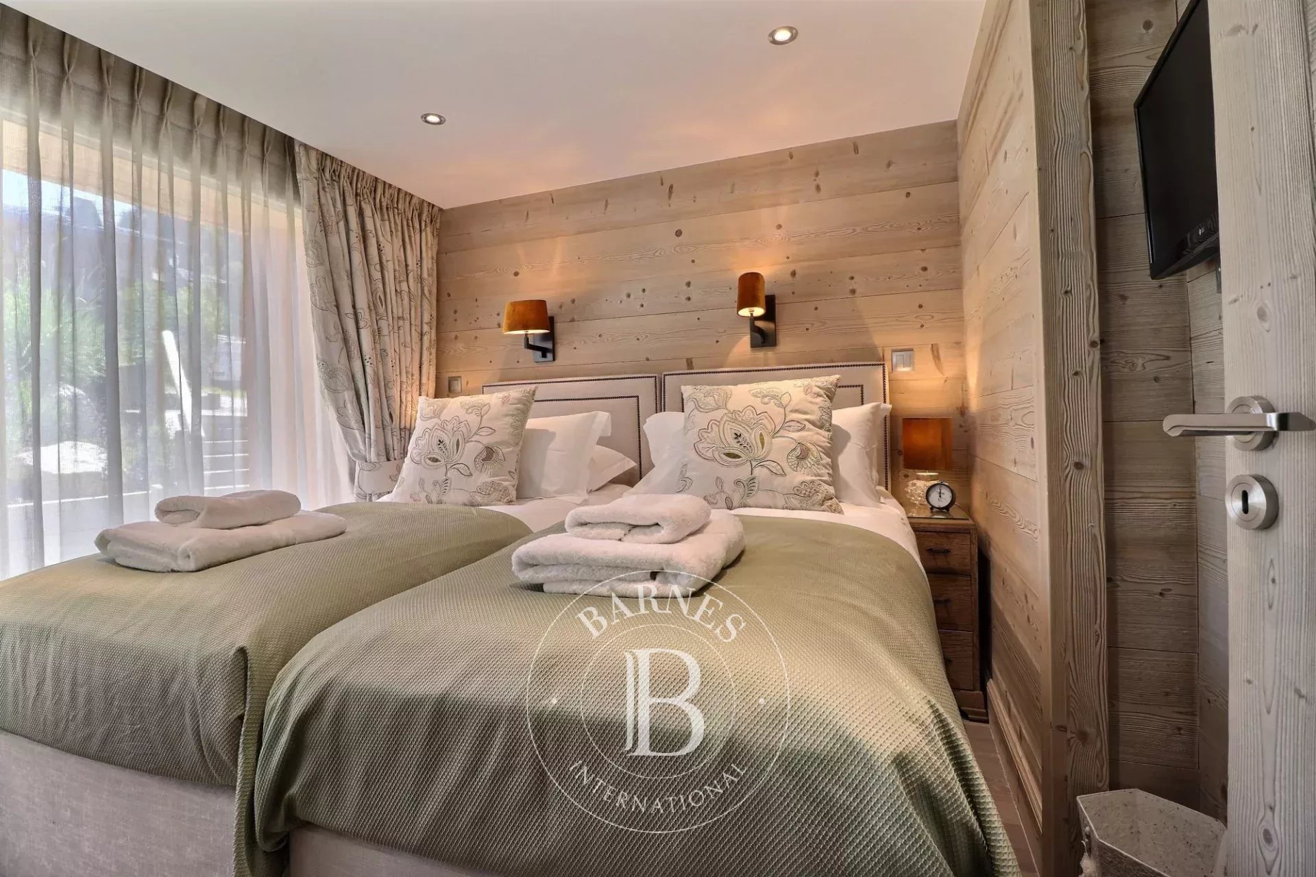 Photo of Les Gets - Chalet recently - 310 sqm - 6 bedrooms