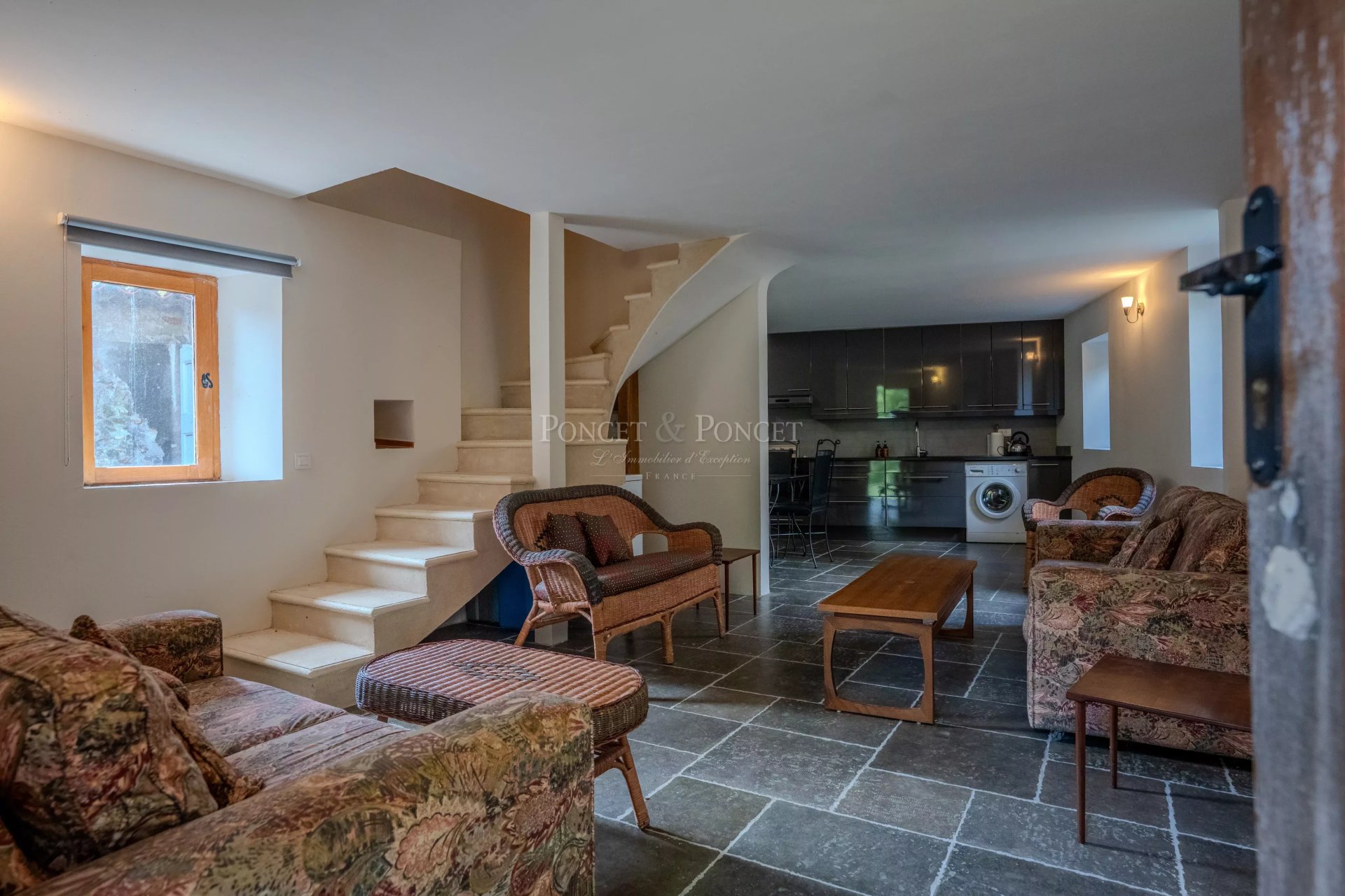 6 Bedroom Villa/Townhouse's Image 16