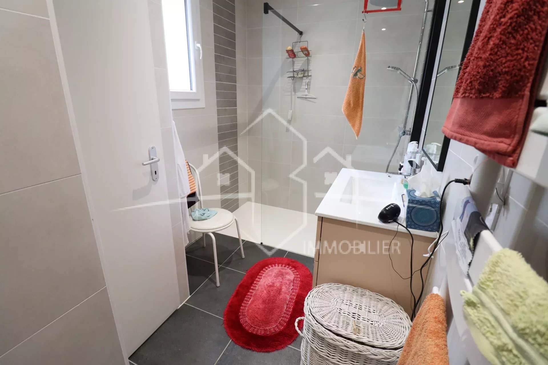 MAISON T4 AVEC VUE, SOUS-SOL ET PISCINE