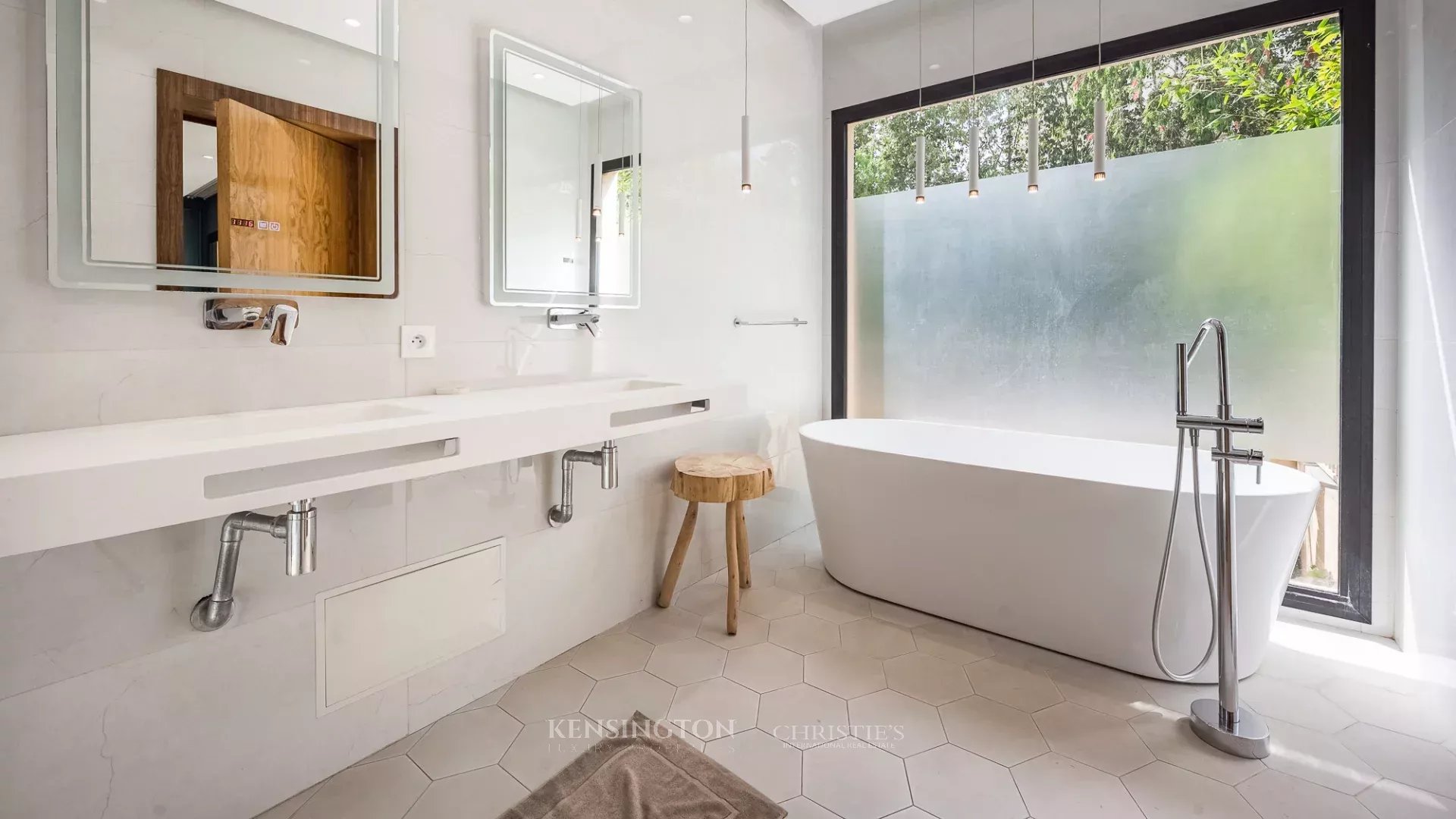 5 Bedroom Villa/Townhouse's Image 27